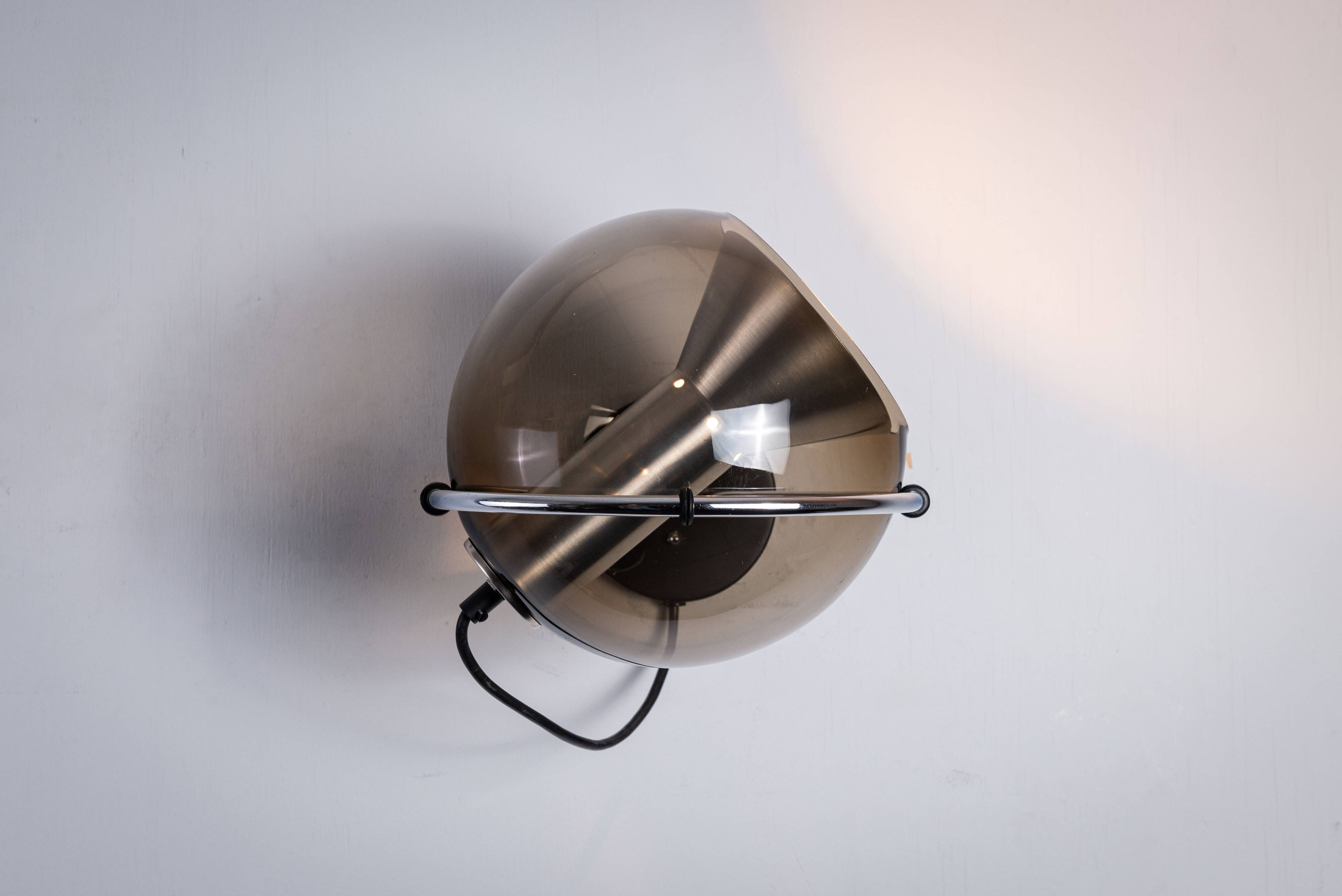 Frank Ligtelijn 'Globe' wall lamp for Raak Amsterdam 1962