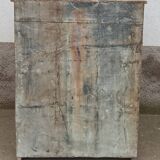Armoire ancienne vitrée en bois avec fond métal