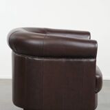 English style round leather club chair in very good condition