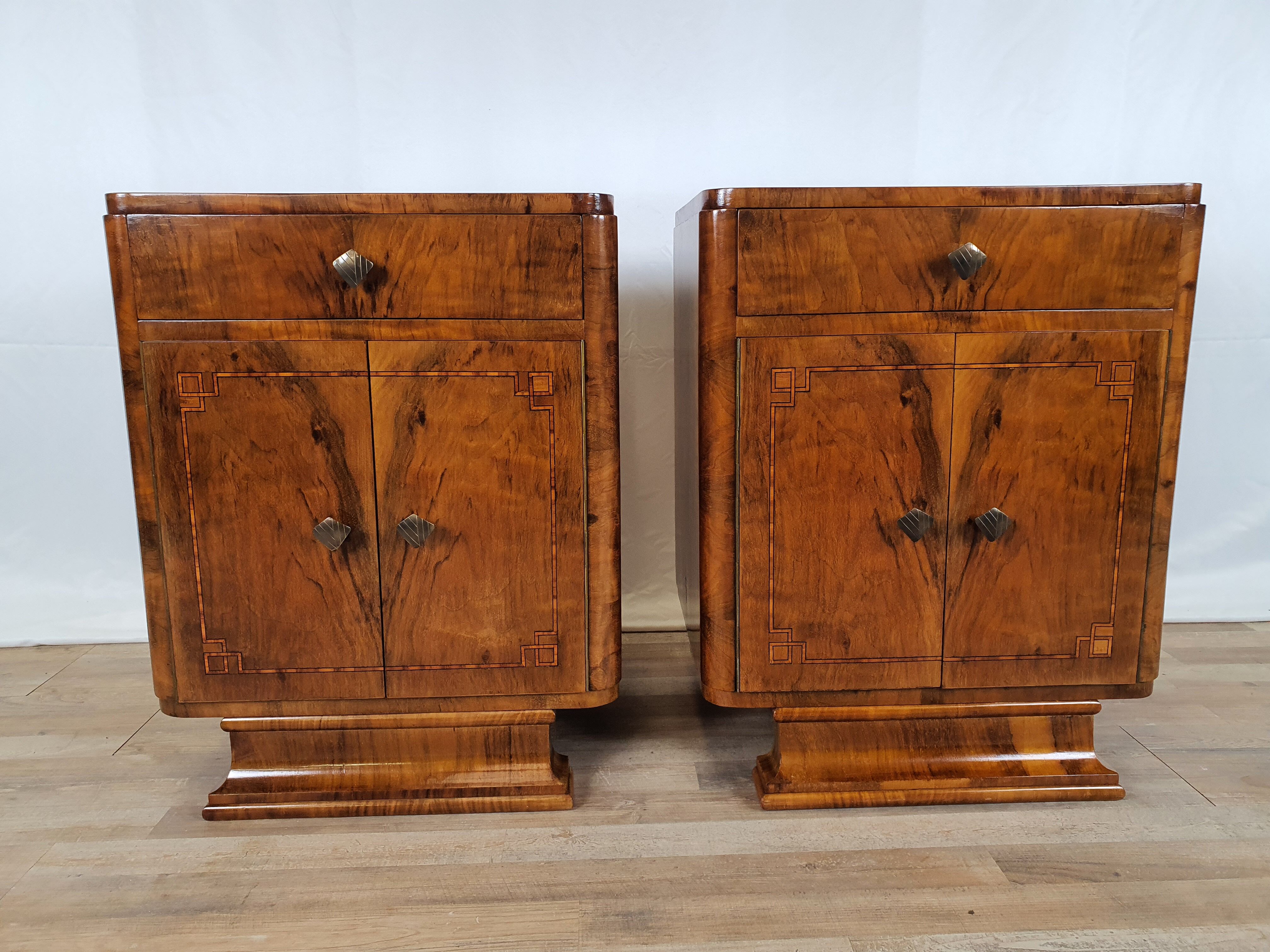 Art Decò Bedsides in Walnut
