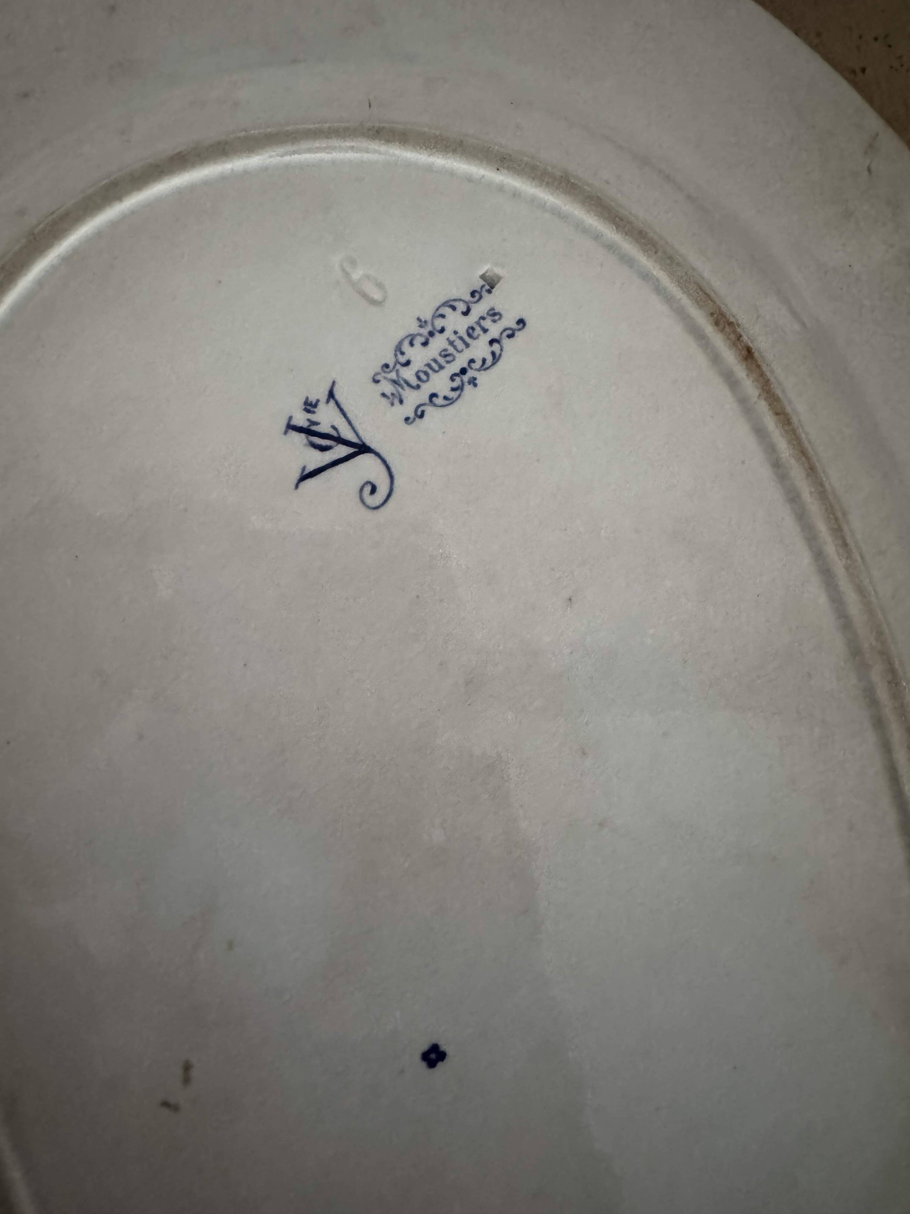 Moustiers dish with Bérain decor