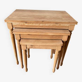 Nesting table