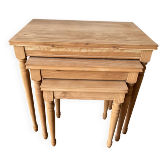 Nesting table