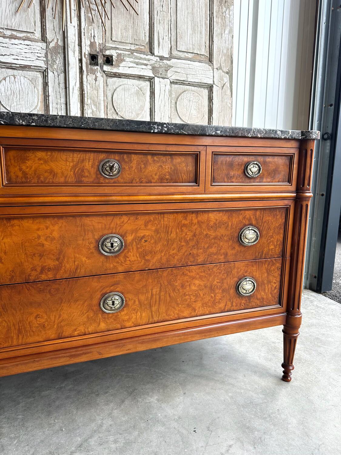 Louis XVI style chest of drawers in elm burl