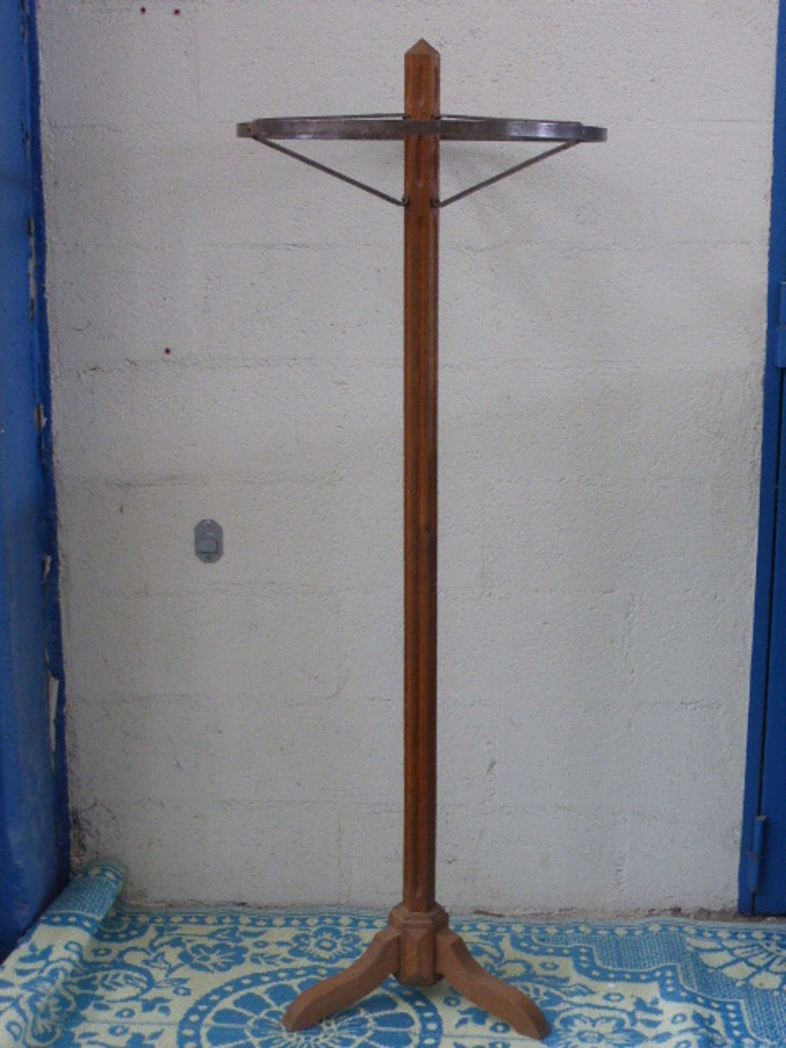 Coat rack in wood and metal