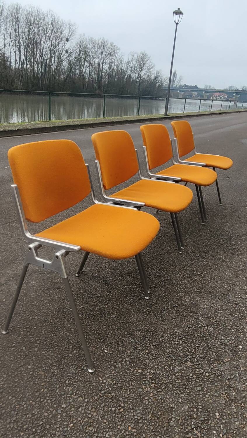 Series of 4 DSC chairs by Giancarlo Piretti for Anomina Castelli design