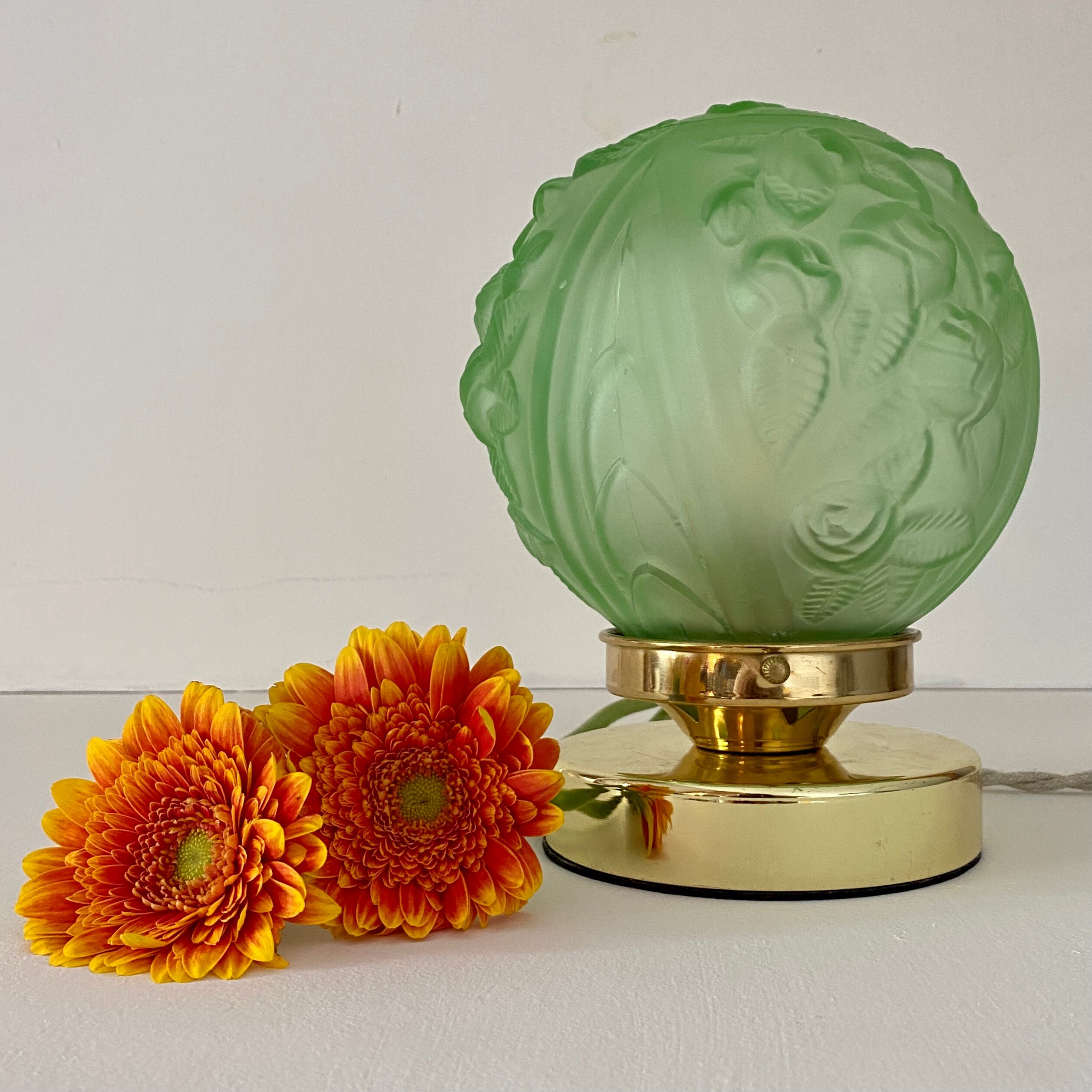 Vintage art deco globe table lamp in frosted glass