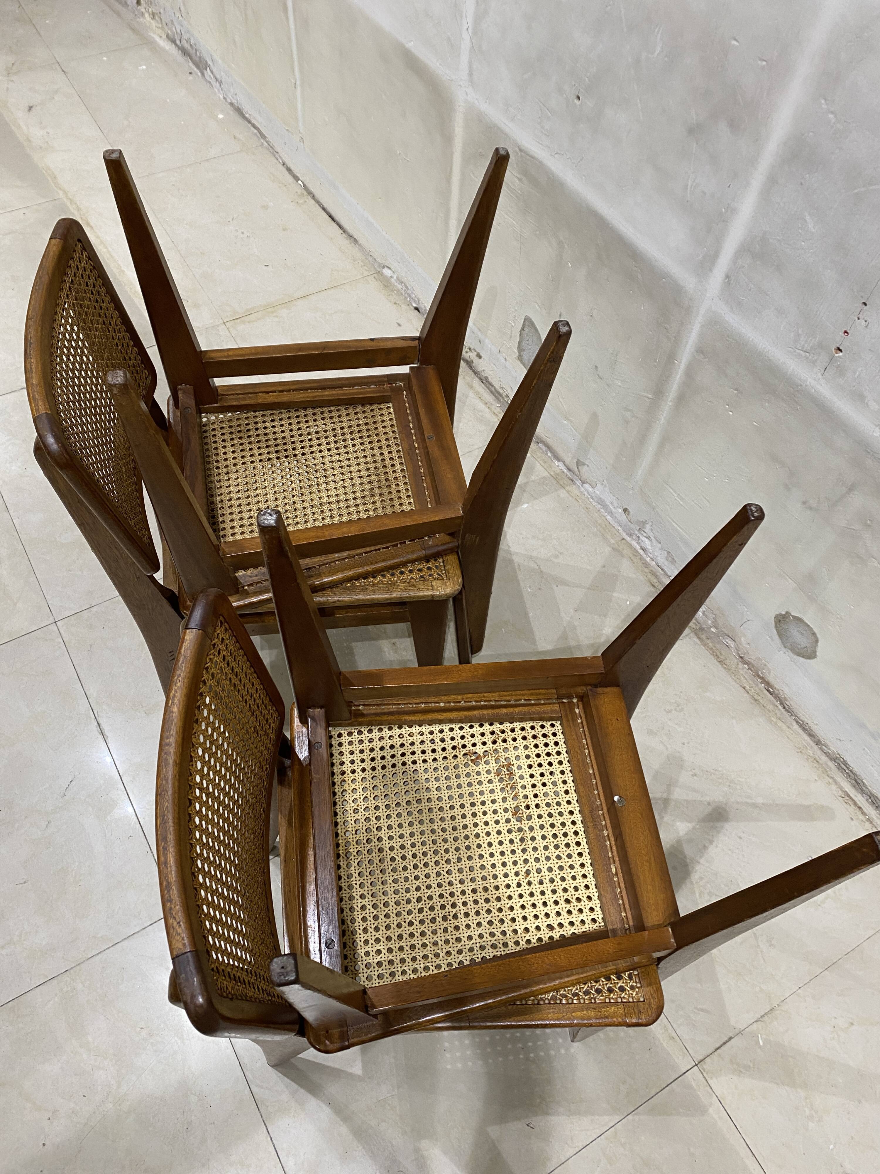 Série de six chaises cannées