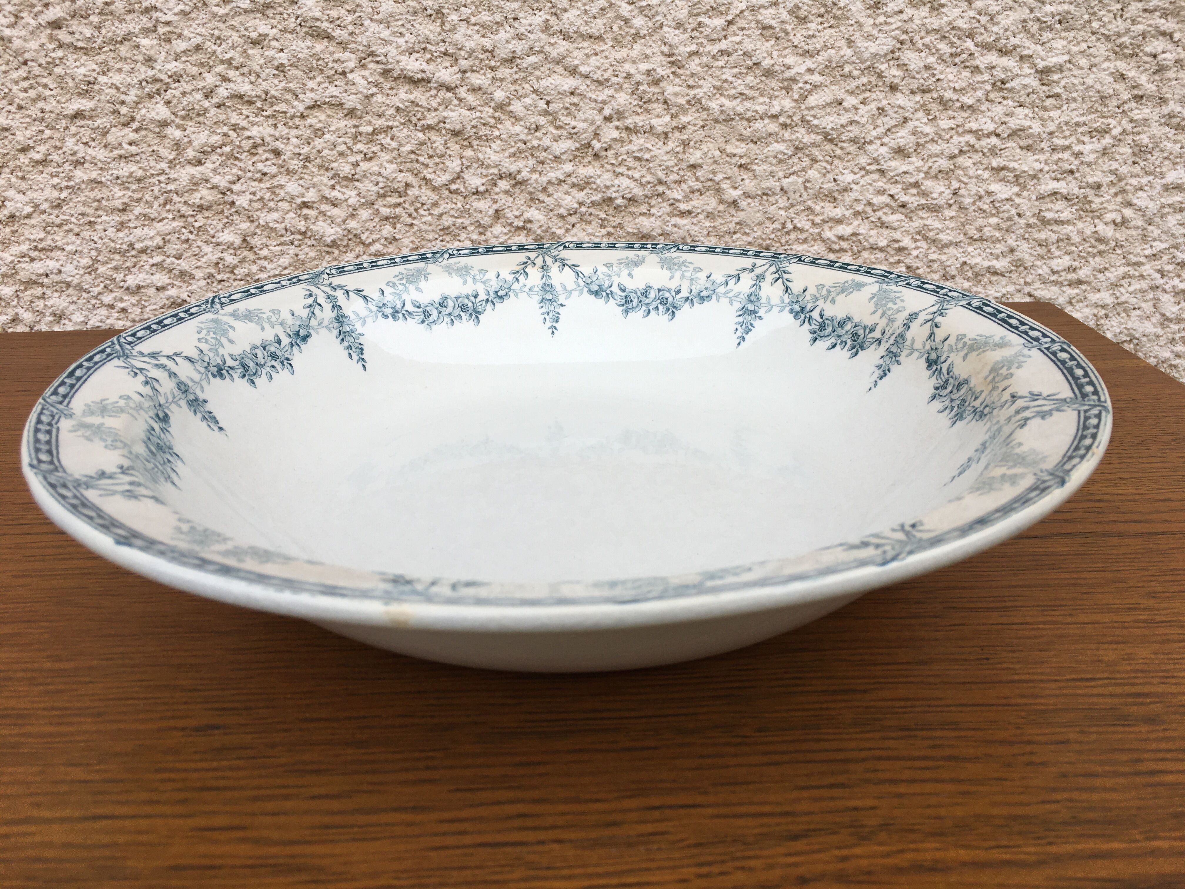 Ancient dish Creil and Montereau