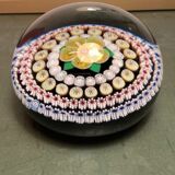 Paperweight Baccarat yellow flowers and pearls 1980
