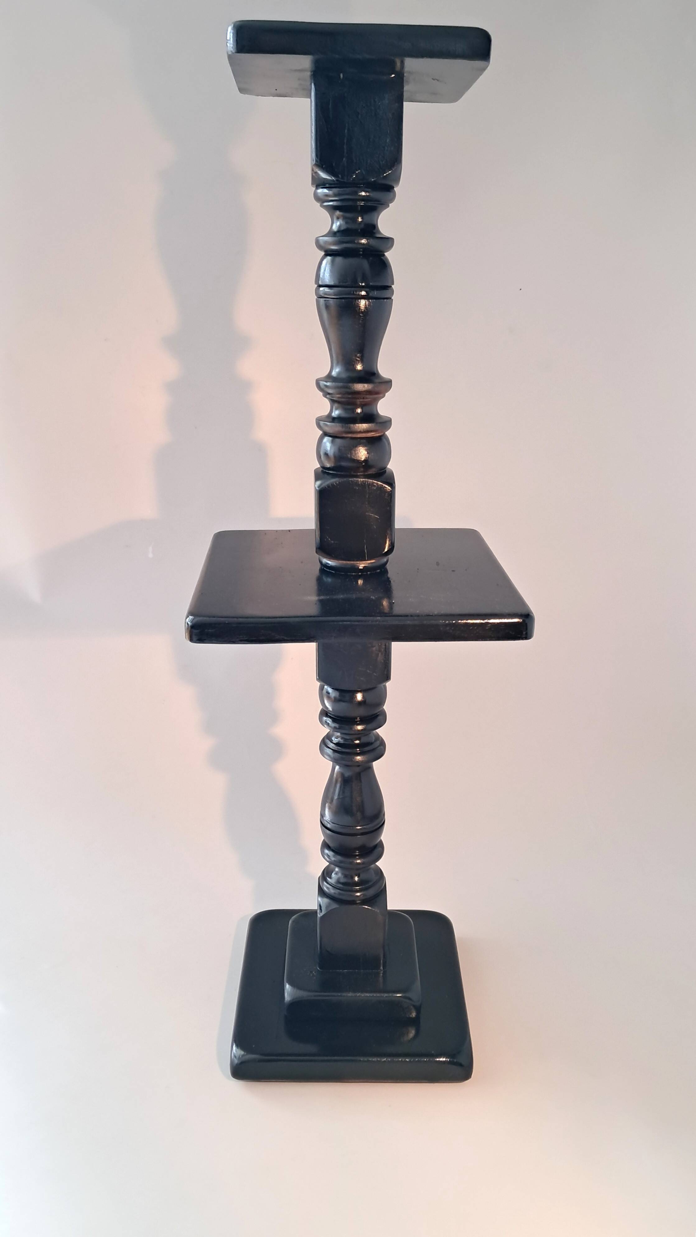 Column in blackened oak with two shelves.