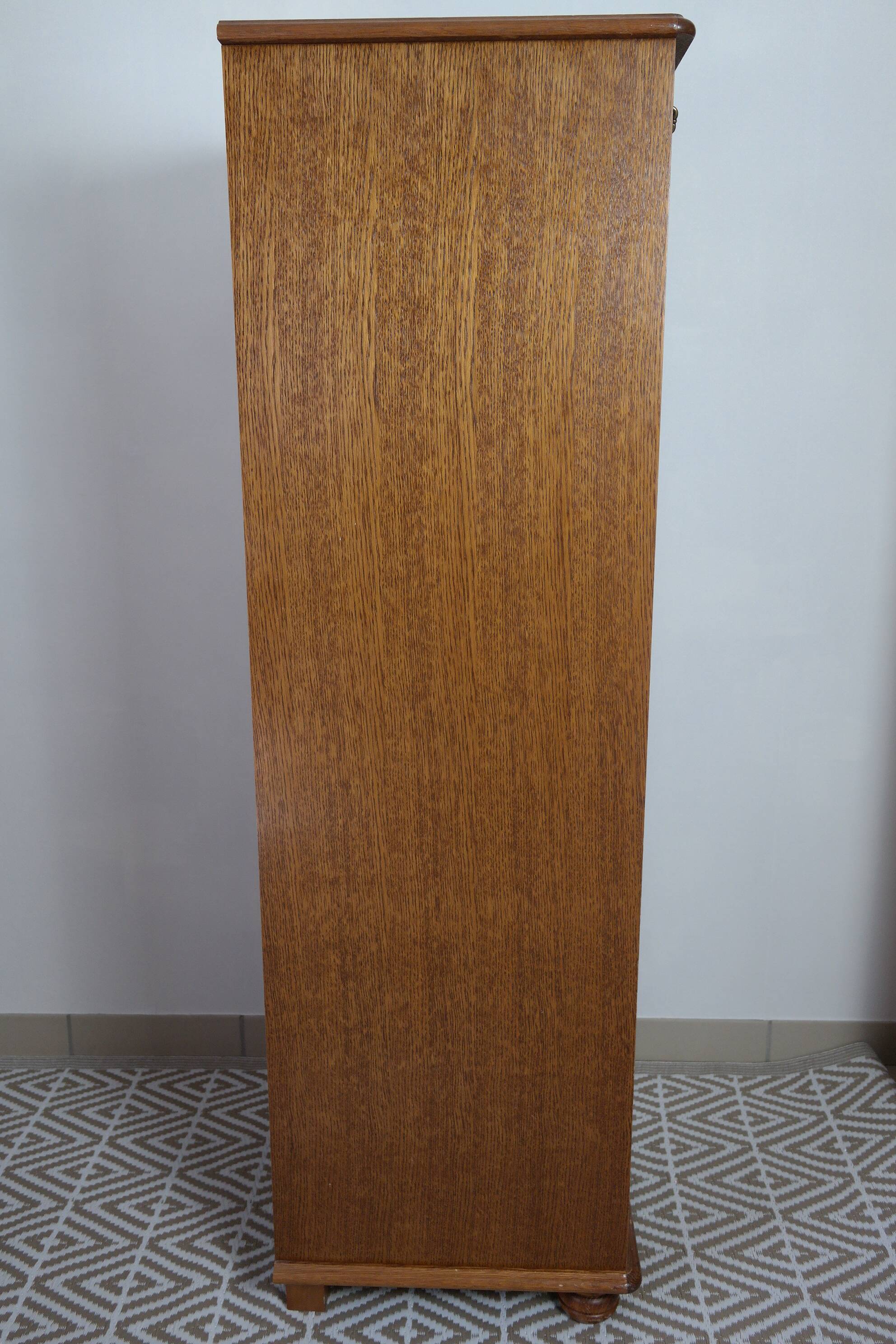 Curtain filing cabinet