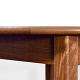 Table ronde extensible en teck danois des années 50.