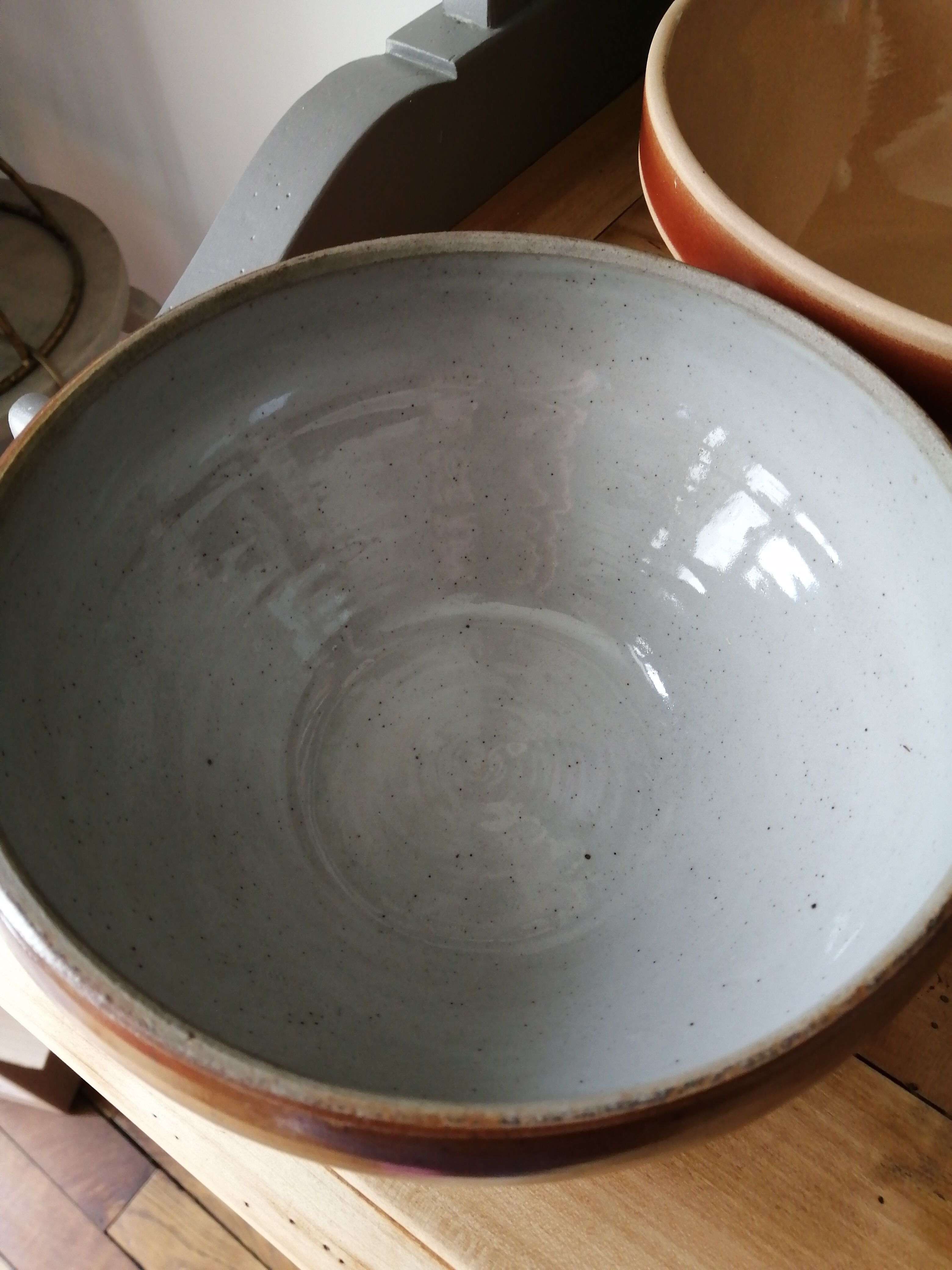 Set of 2 Gien sandstone bowls