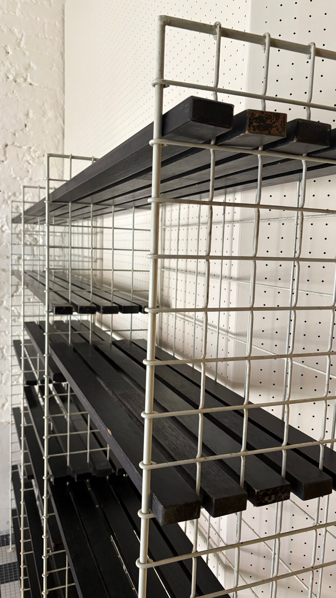 Vintage wall shelf | 60's bookshelf