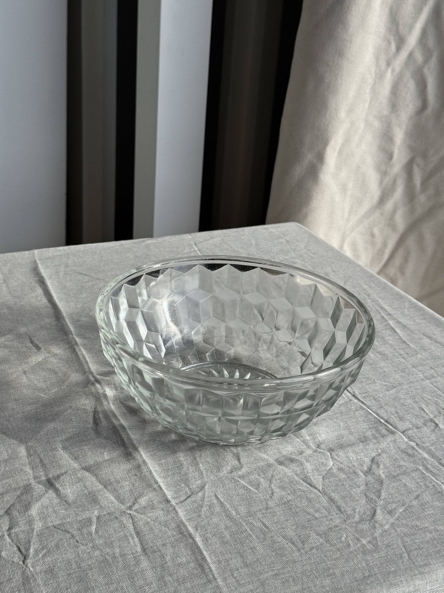 Petit saladier en verre vintage à motif de cubes