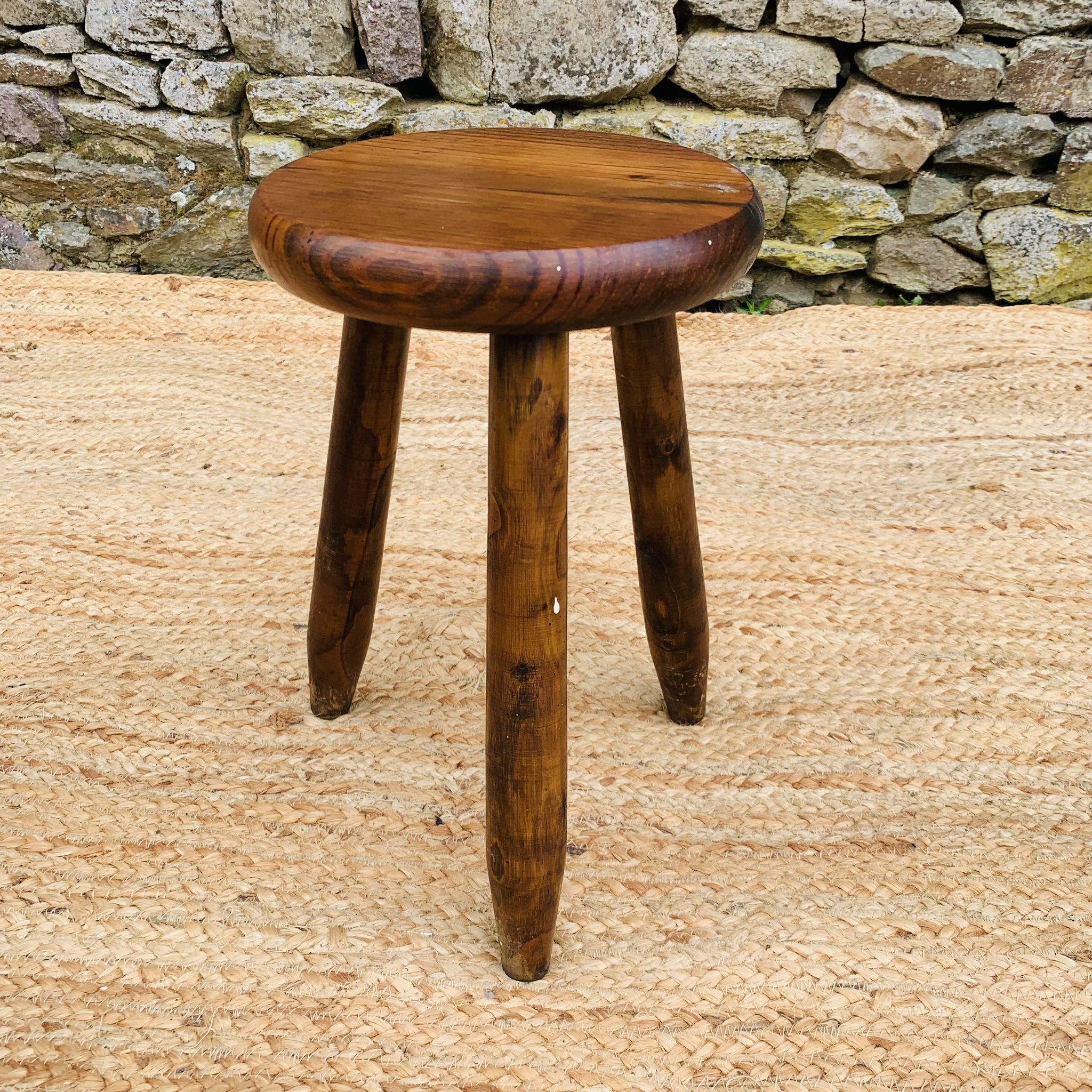 Suite de 3 tabourets tripode dépareillés