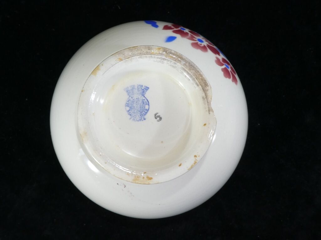 Paire de bols Badonviller à decor de fleurs bleu et rouge