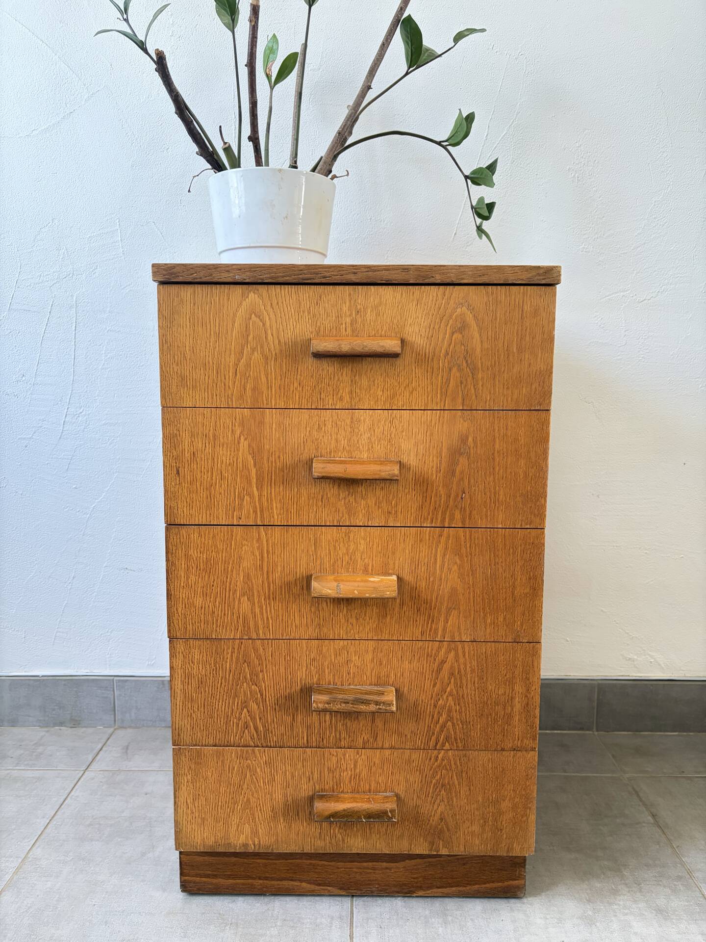 Vintage chest of drawers