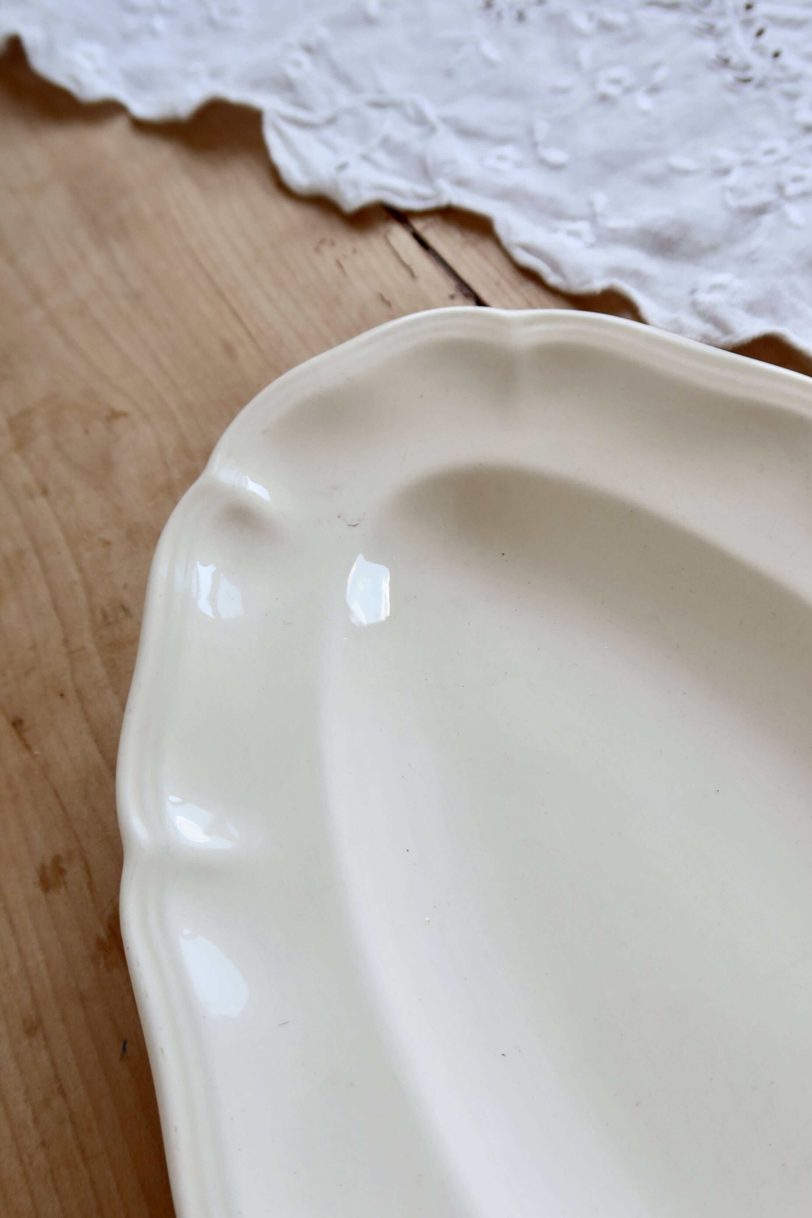 Ravier vintage Sarreguemines ivory earthenware – Scalloped rim