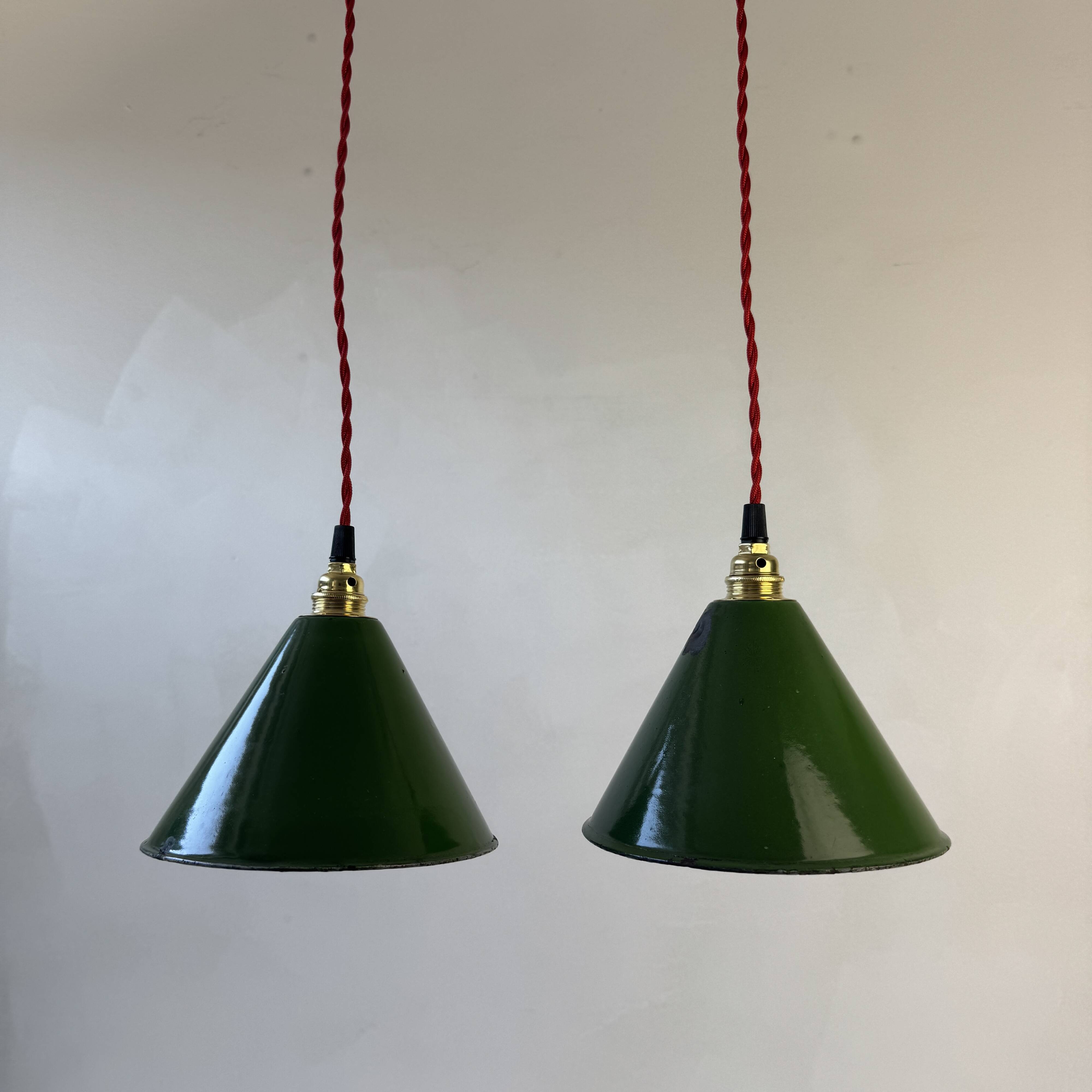 Set of 2 green conical workshop suspensions