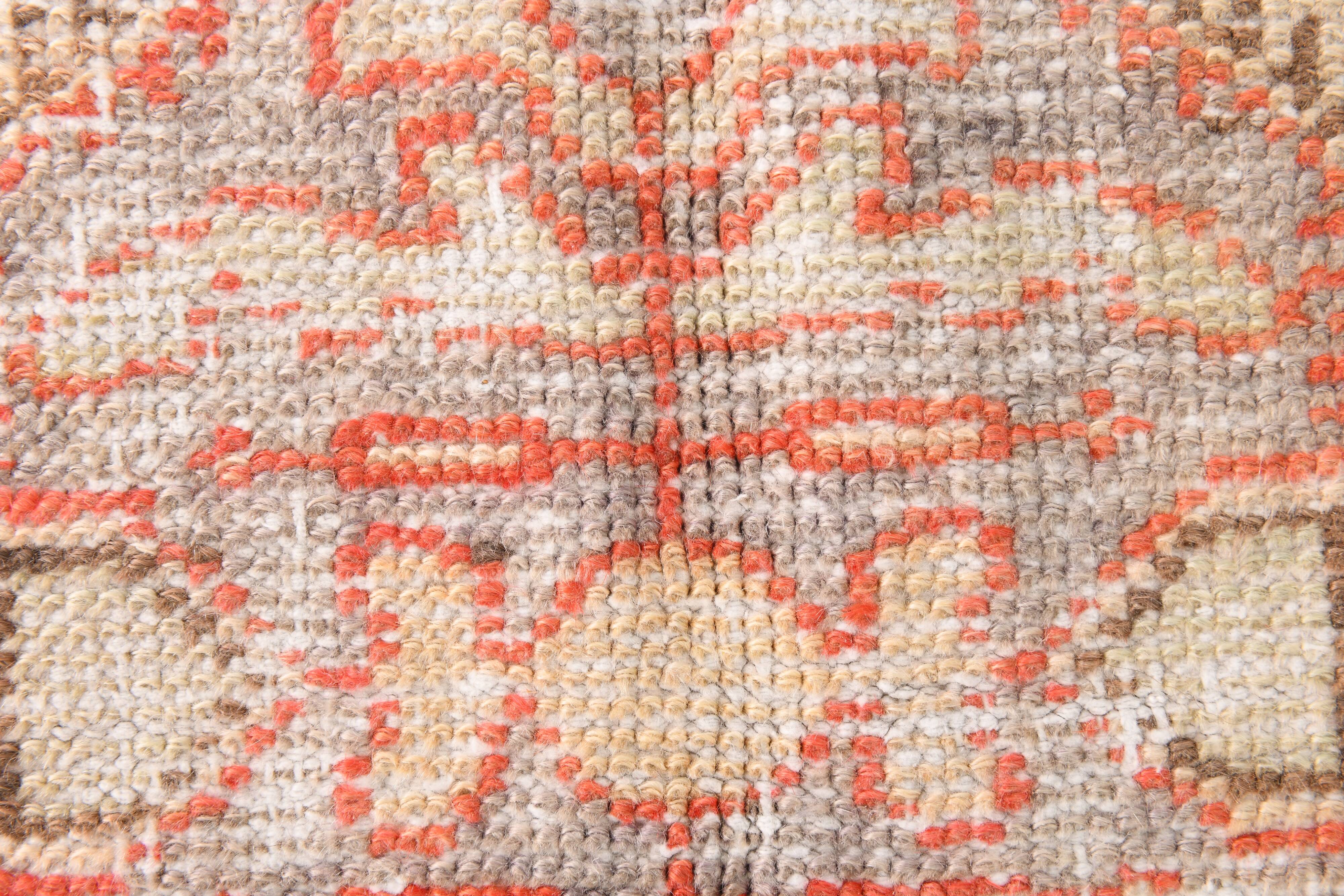 Tapis vintage à motifs orientaux rouge et crème