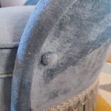 Paire de fauteuils Crapaud et un pouf en velours bleu Vintage