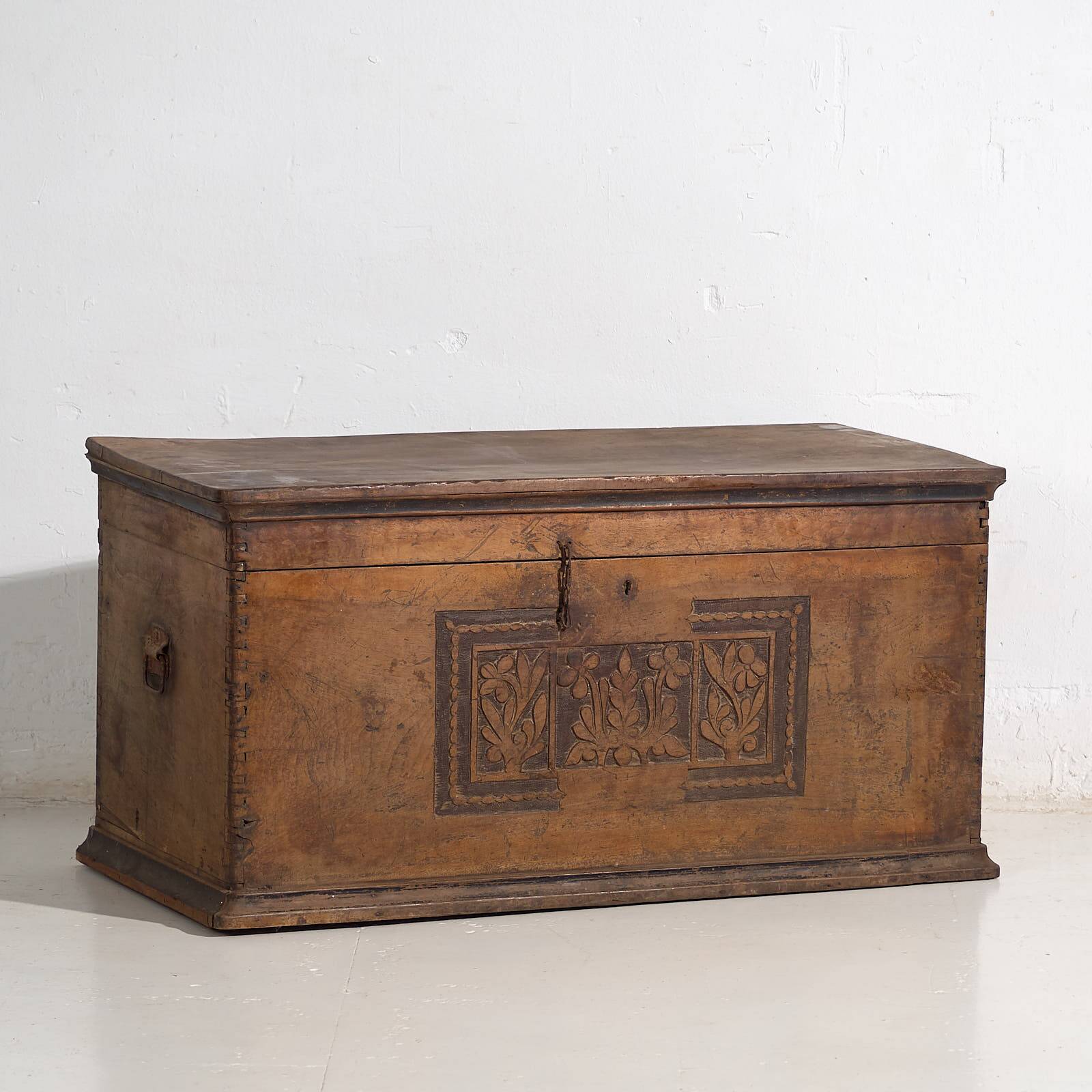 Antique chest with engraved floral motifs (c.1850)