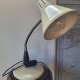 Articulated desk lamp