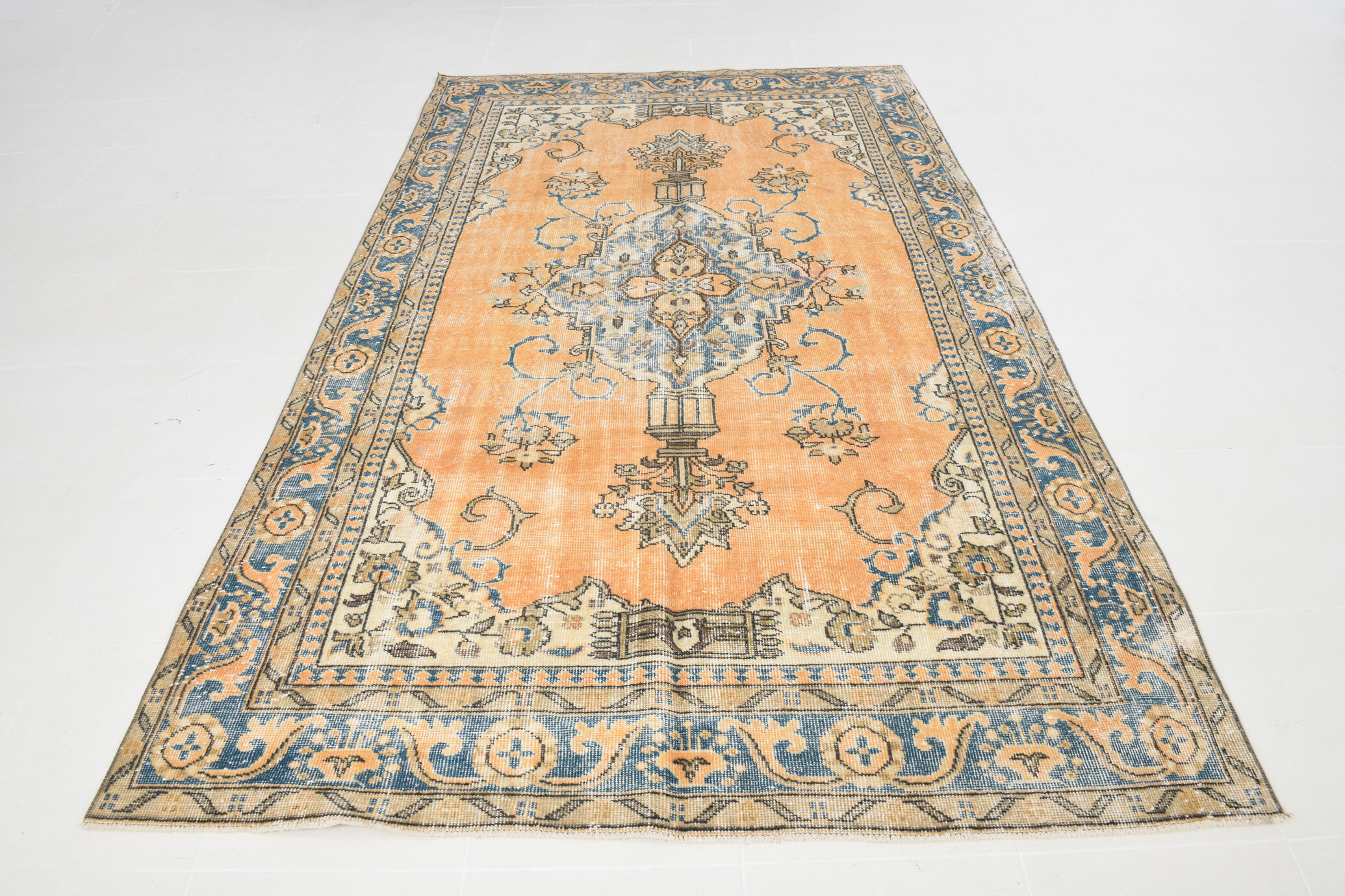 6x9 Antique Turkish Vintage Rug, 180x285Cm