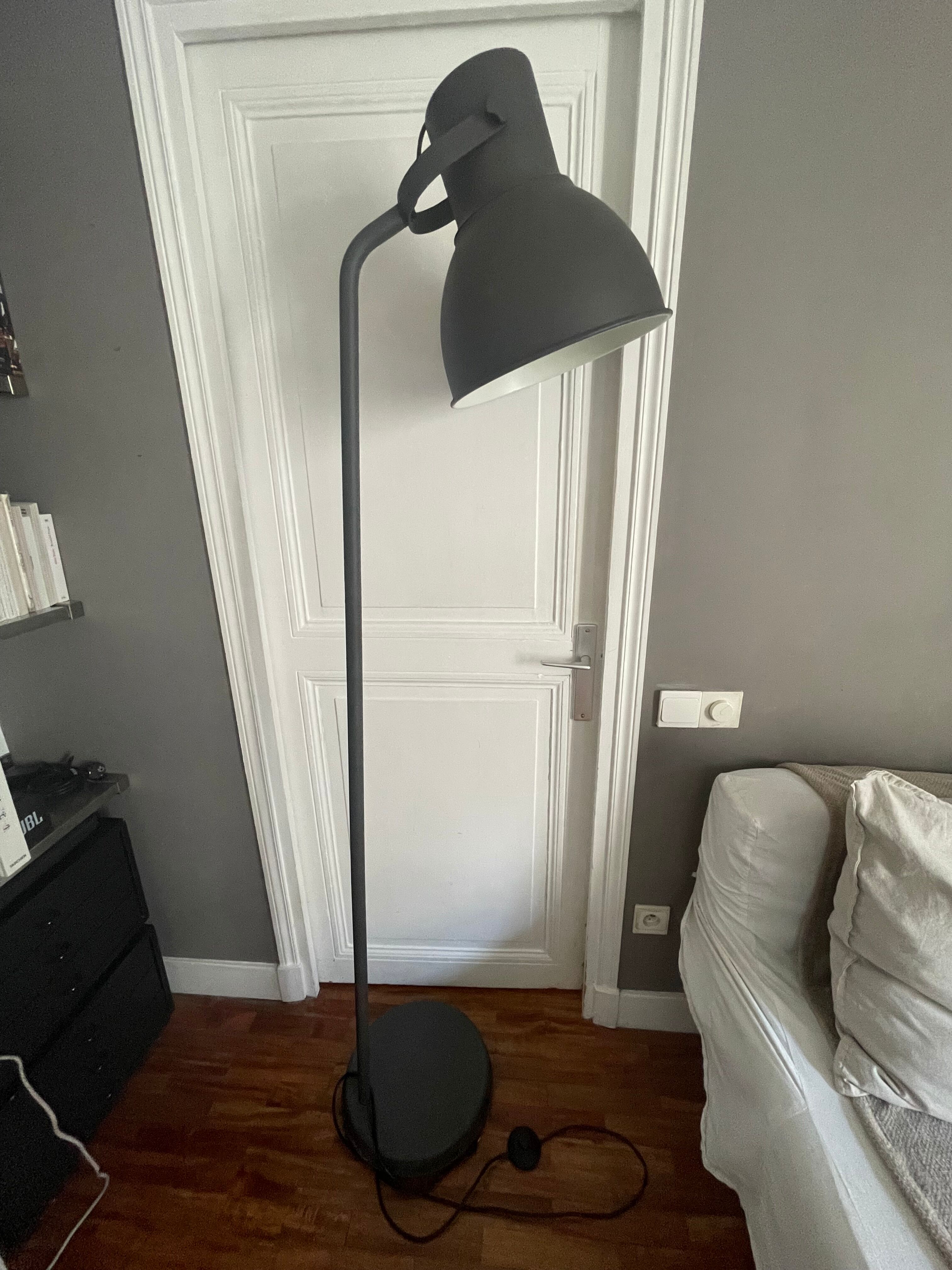Floor lamp