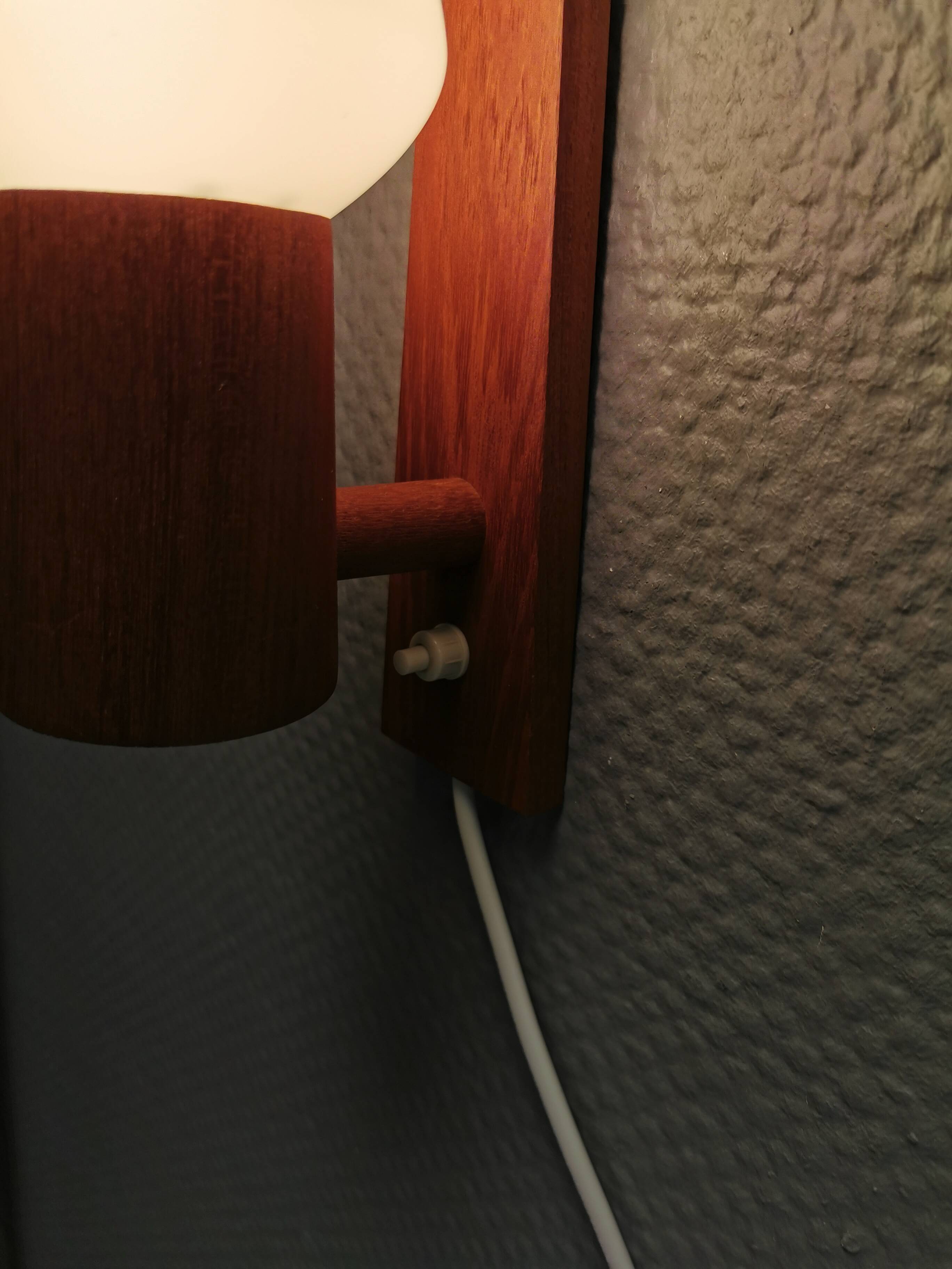Wall lamp in teak with milky white cone-shaped shade in double glass