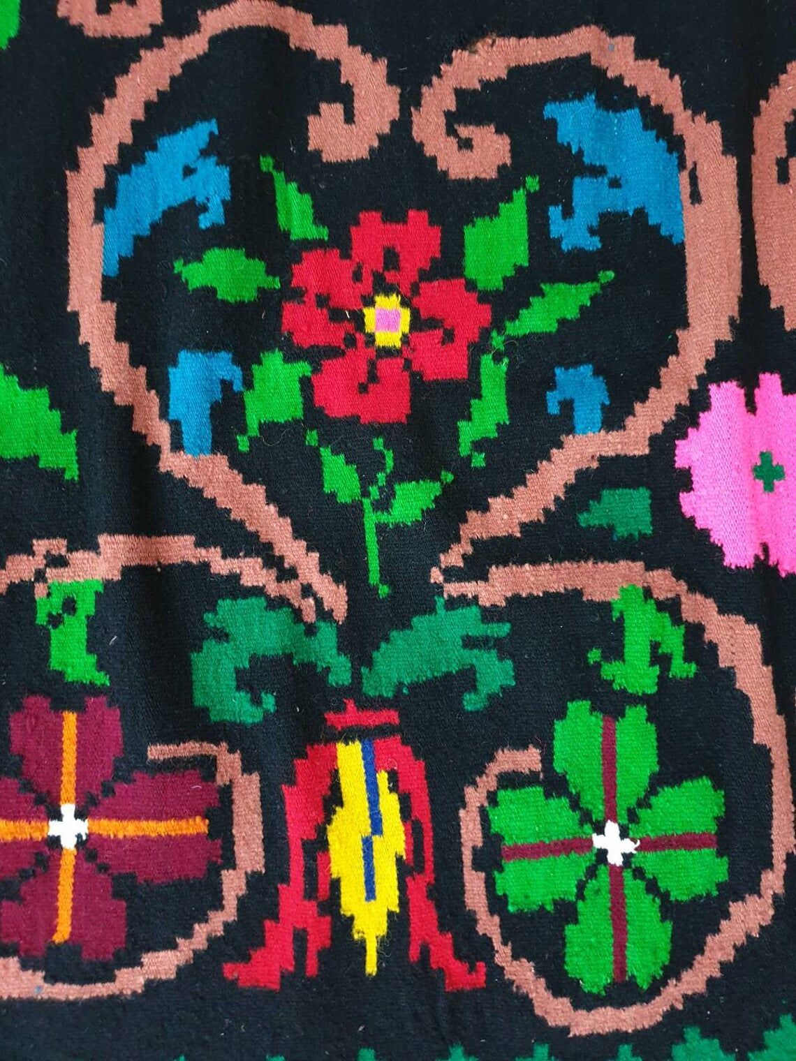 Romanian handwoven wool carpet with floral design, 155x200cm