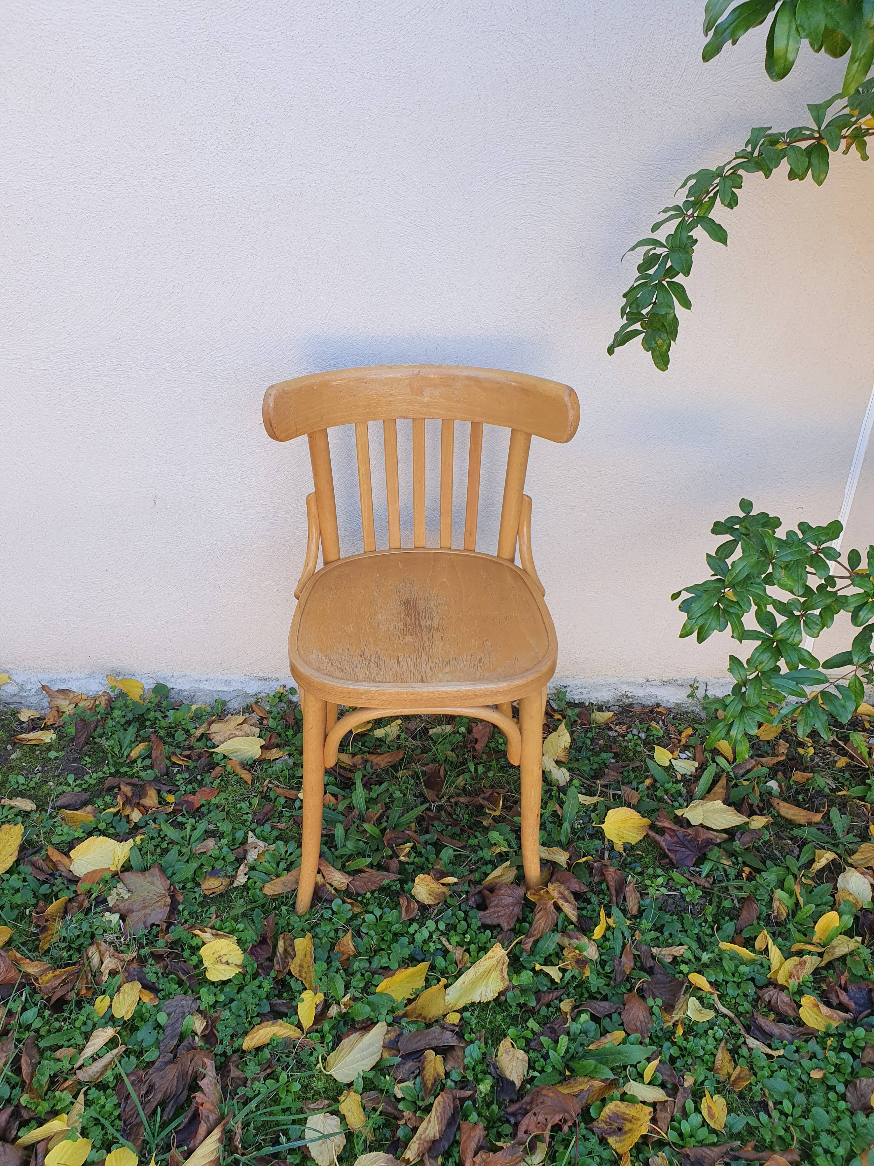 Fauteuil de bistrot pouvant servir de chaise de bureau
