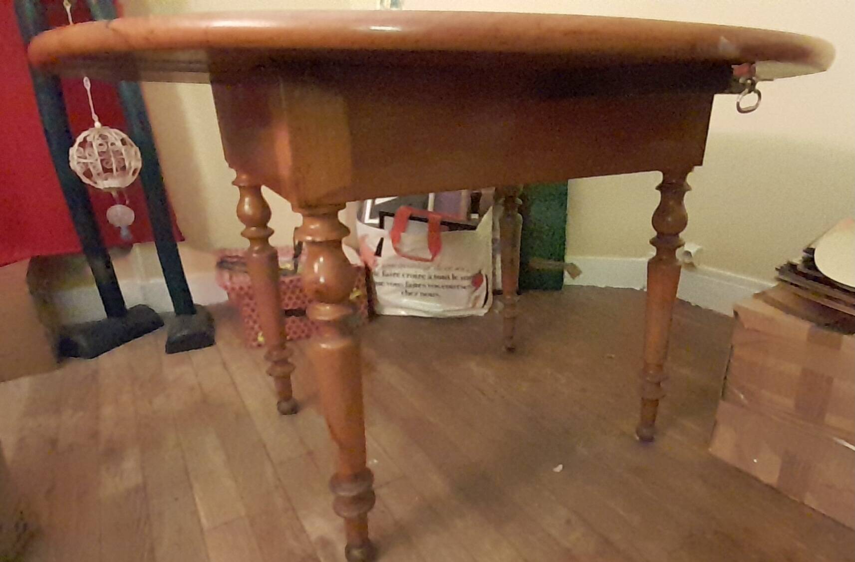 Round table with 2 flaps, 1930s/1950s.