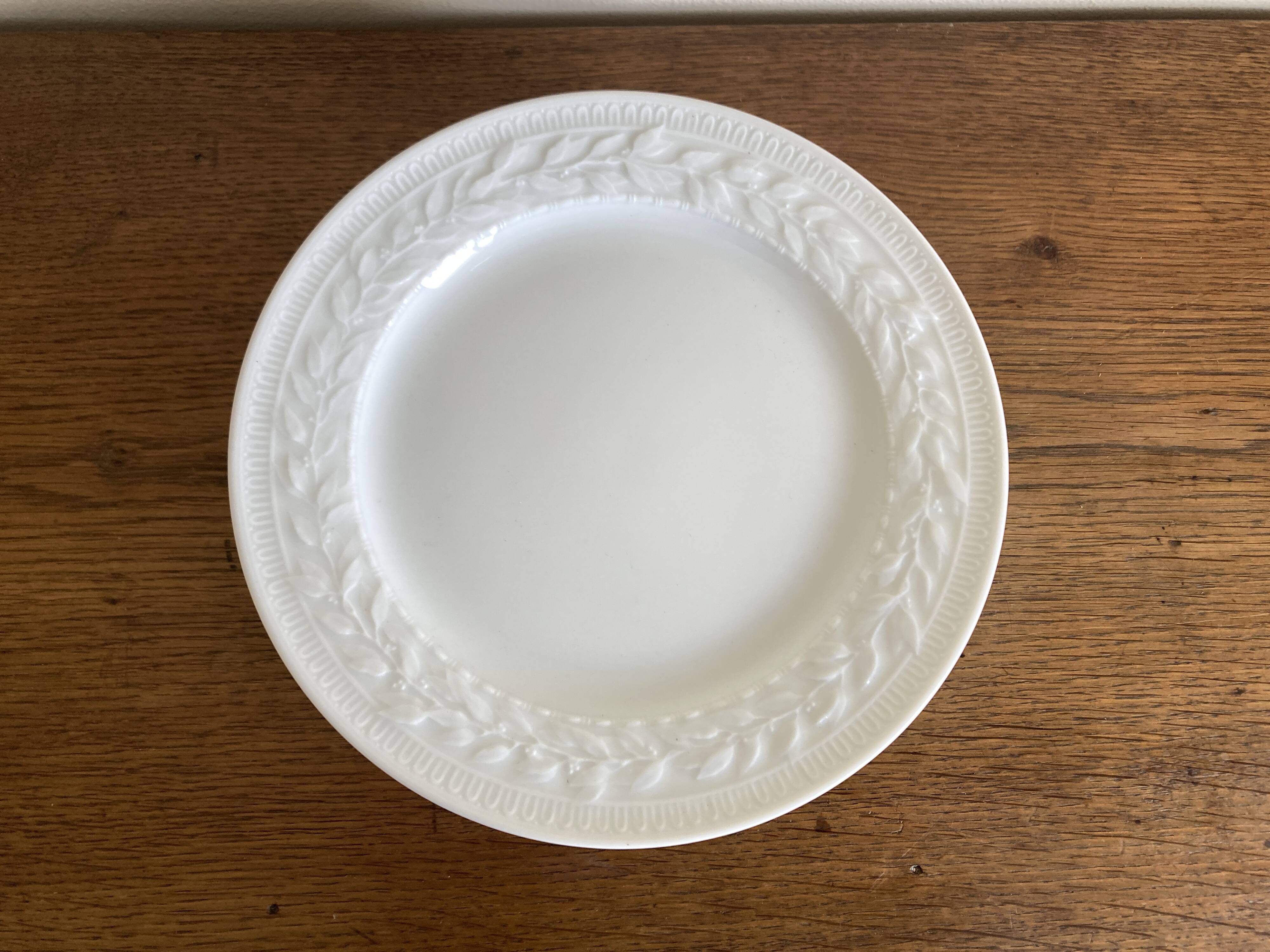 set of 8 Bernardaud Louvre neo-classical plates with laurel wreath design
