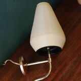 Paire d’appliques murales en laiton et plastique nervuré