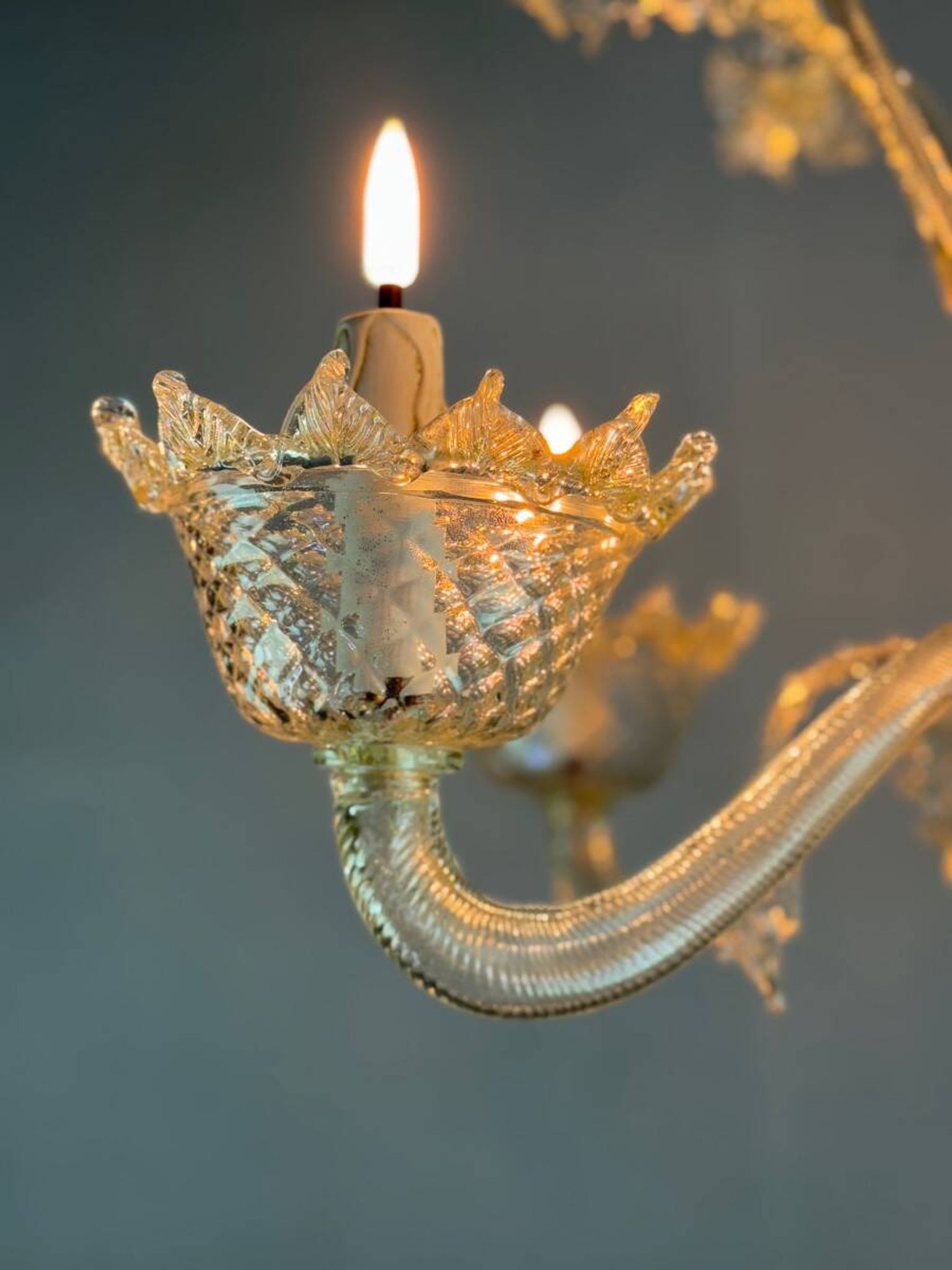 Venetian chandelier in gilded Murano glass, 6 light arms circa 1940