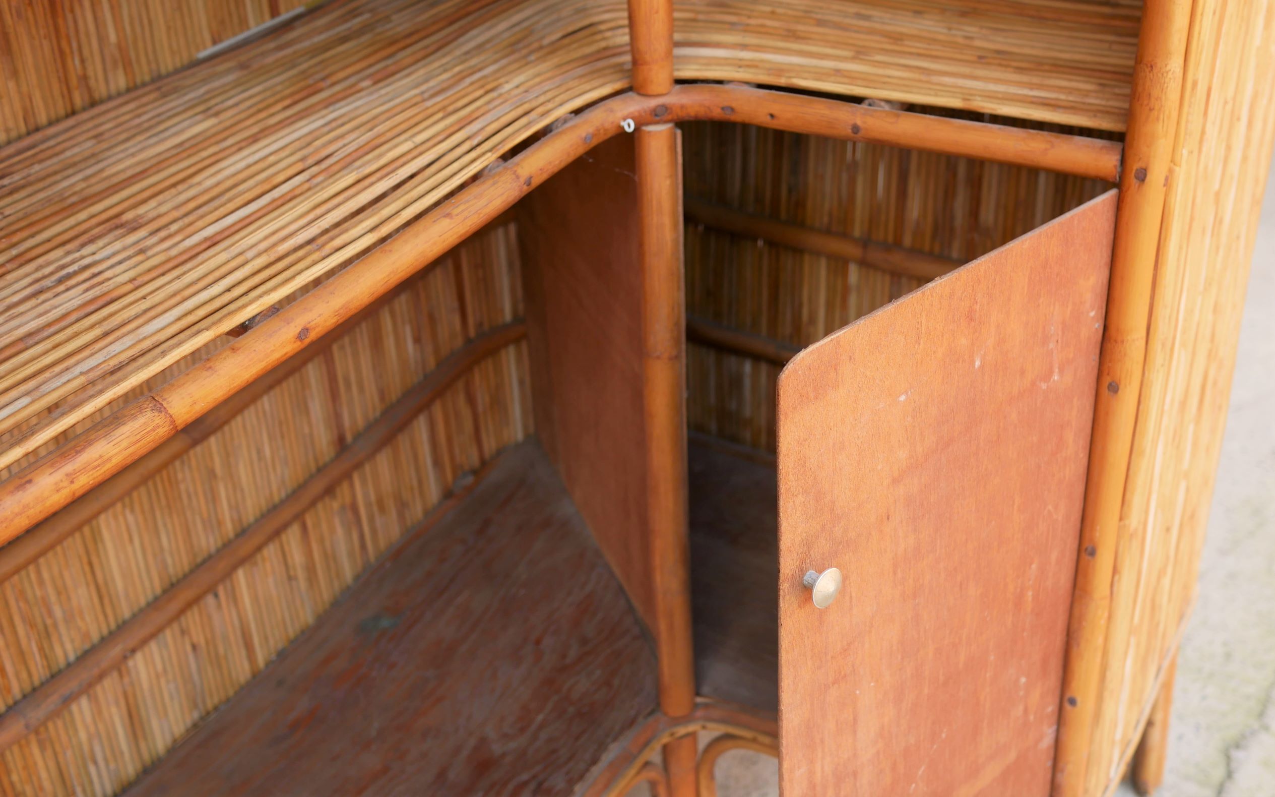 Rattan bar with 3 vintage stools