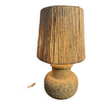 Lampe en pierre recomposée abat jour corde