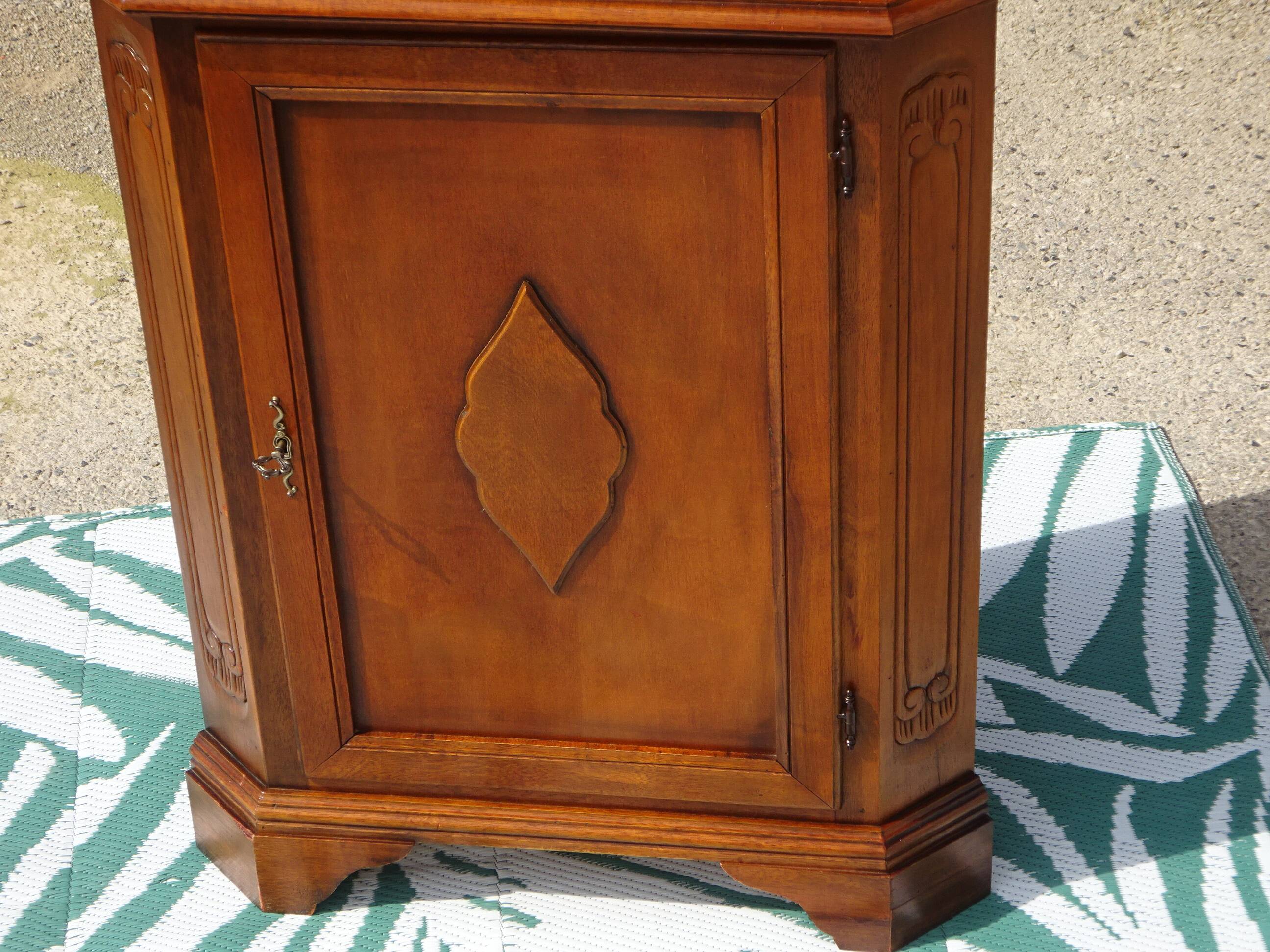 Corner two-body sideboard