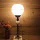 Lampe art déco 1930 laiton, albâtre, globe verre de Clichy rose