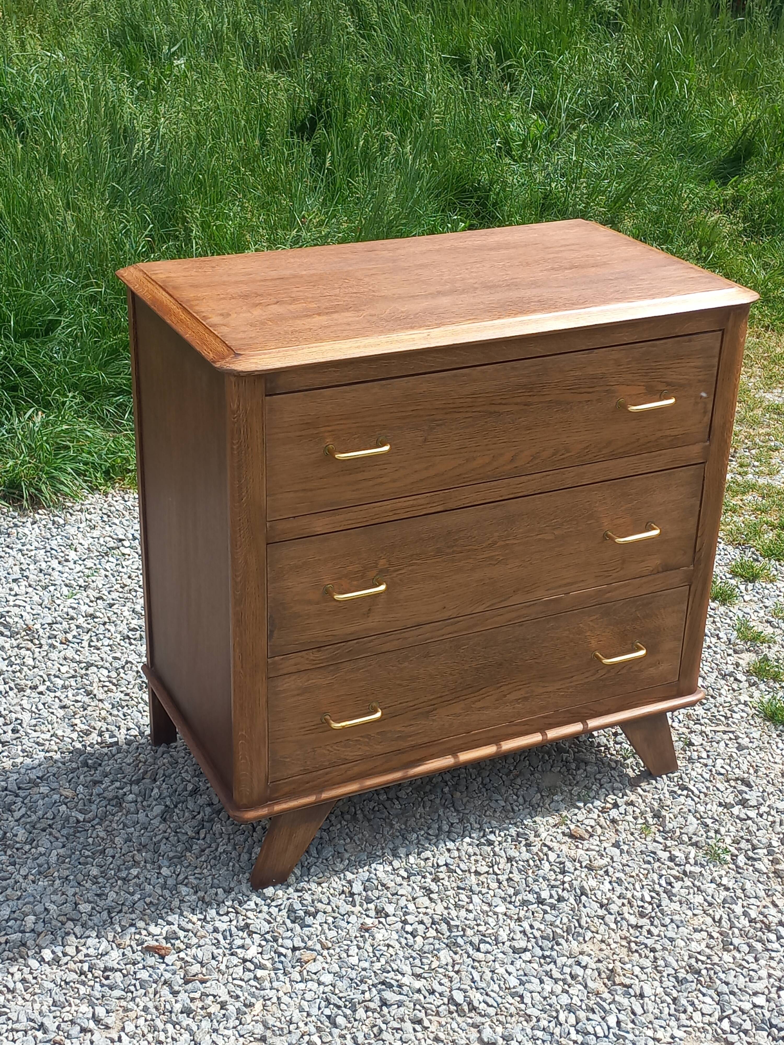 Vintage oak commode with tapered legs from the 1950s.