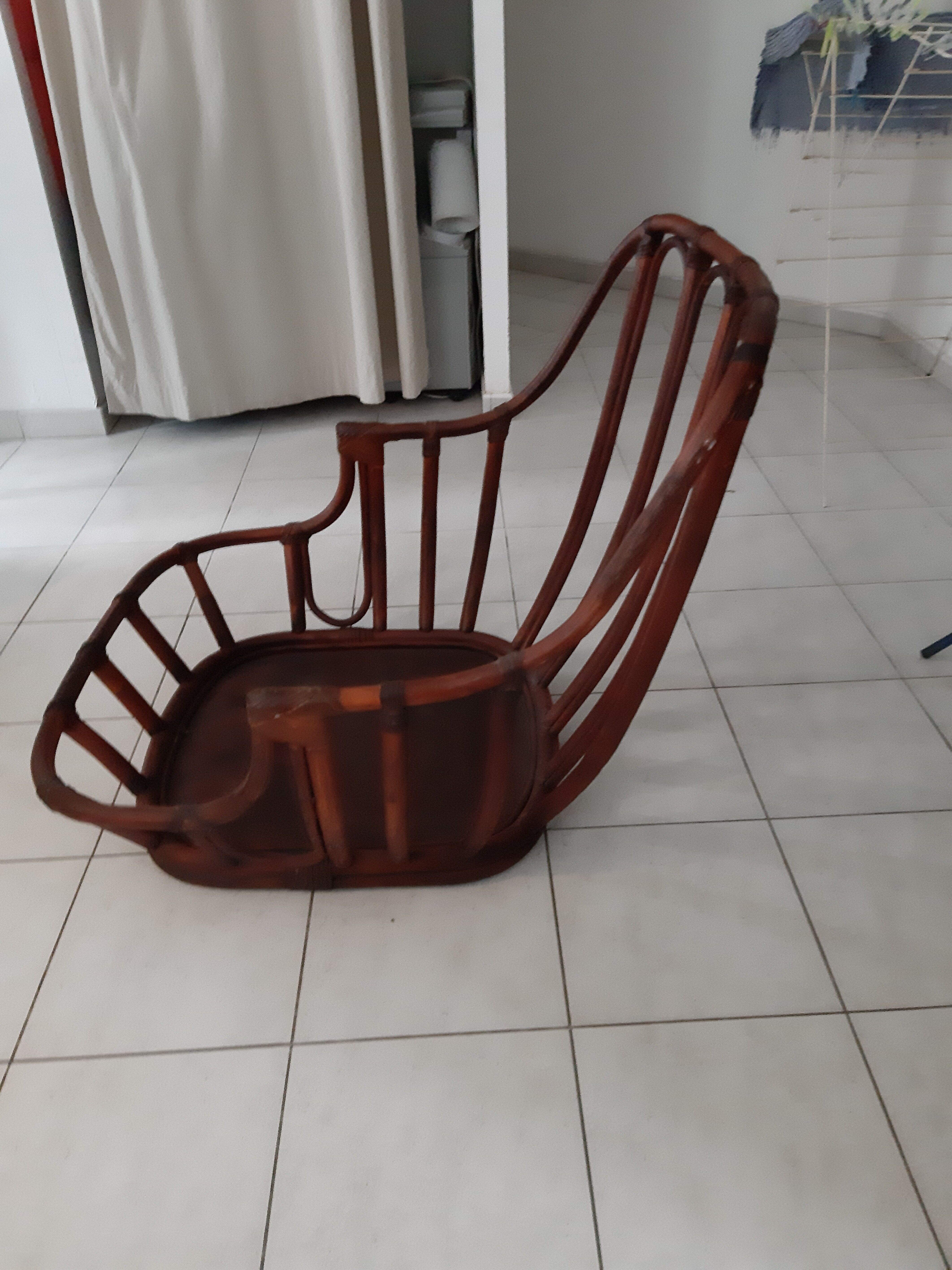 Fauteuil rotin des années 60 ras du sol
