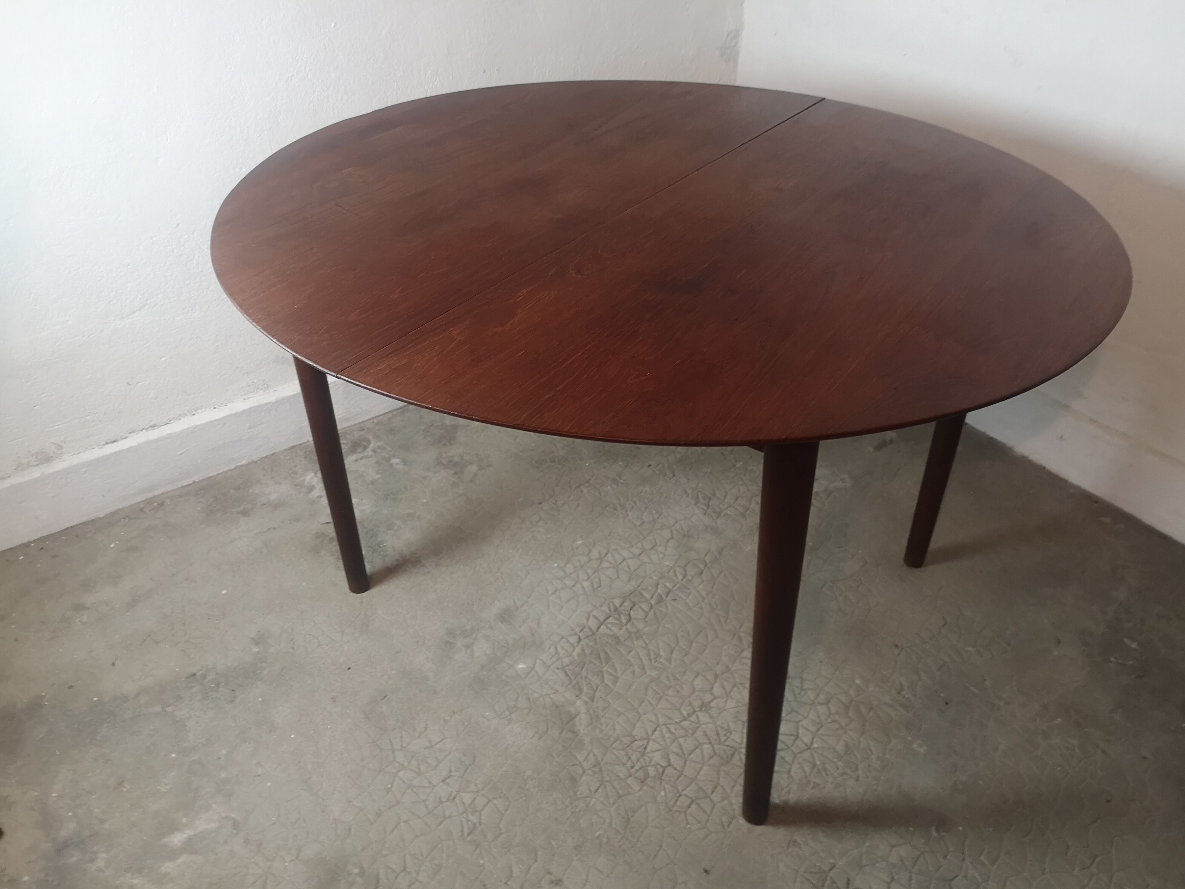 Scandinavian extendable round dining table in teak