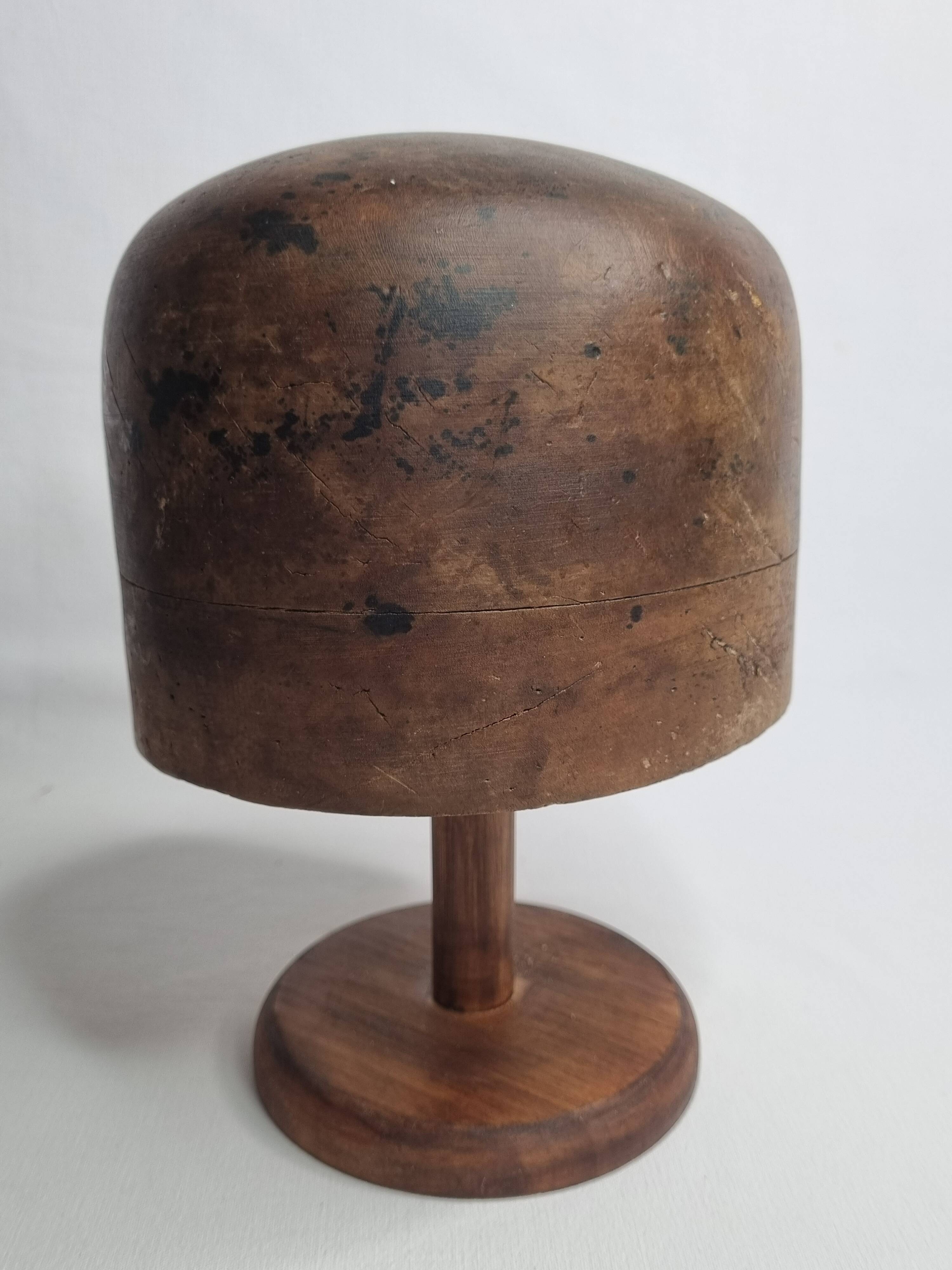 Standing wooden hat shape, 1900