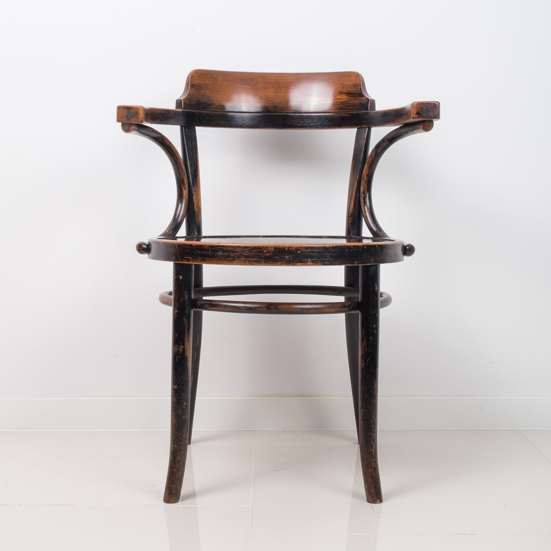 Armchair proj. M. Thonet, 1920