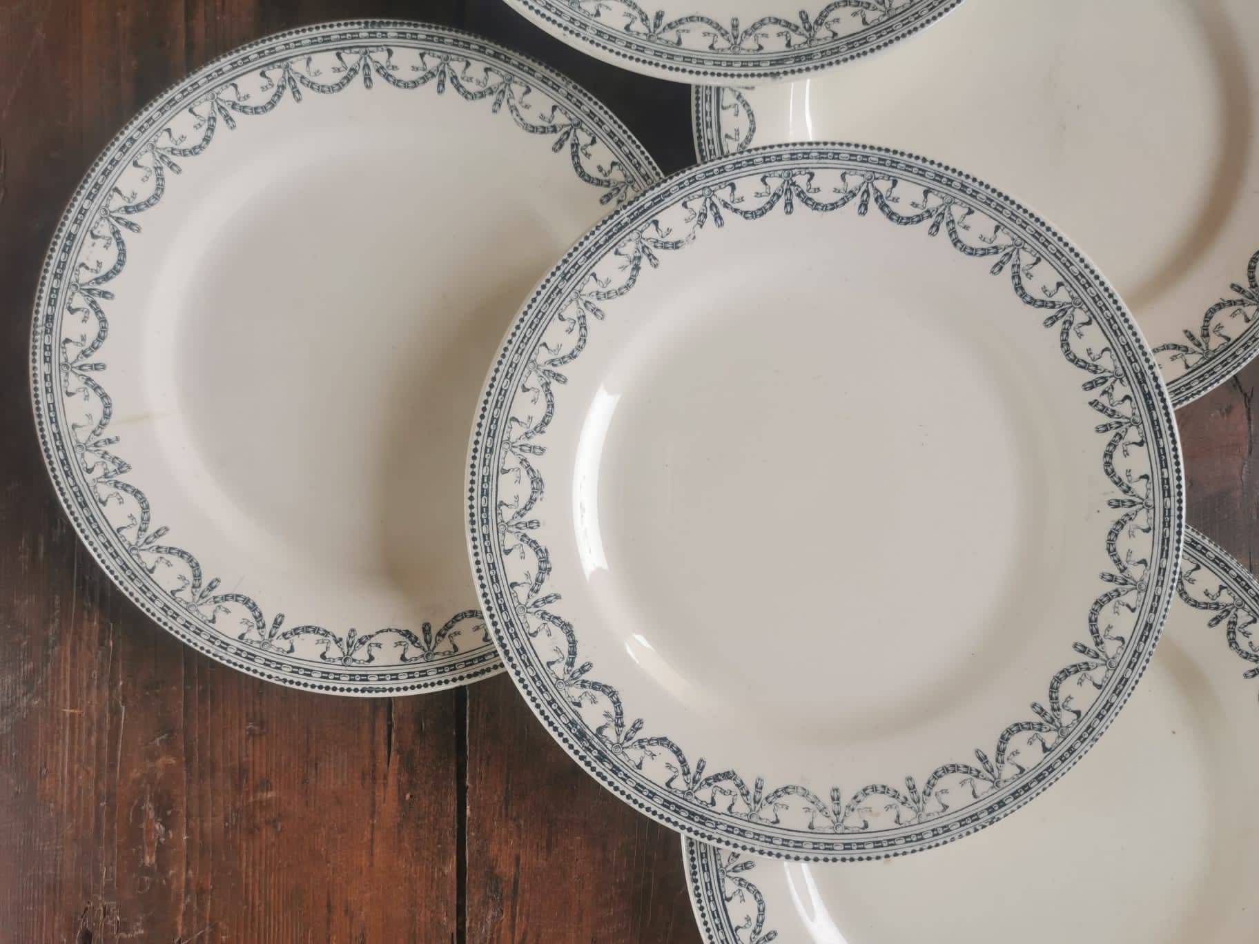 Serving of 6 plates in iron earth, Salins