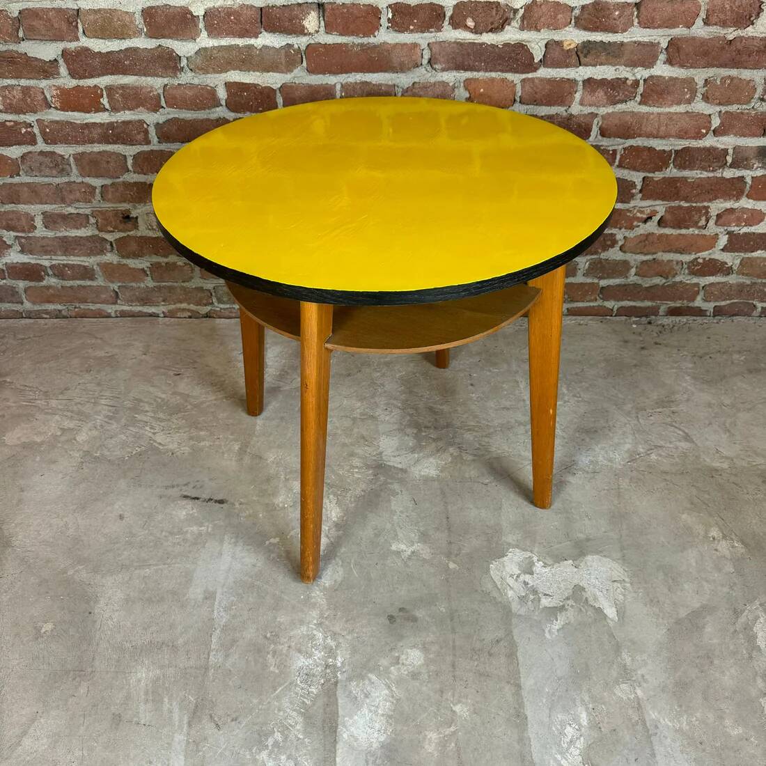 Vintage coffee table with shelf