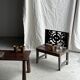 Mini banc à dossier sculpté à motif de rosace et volutes H59 L51